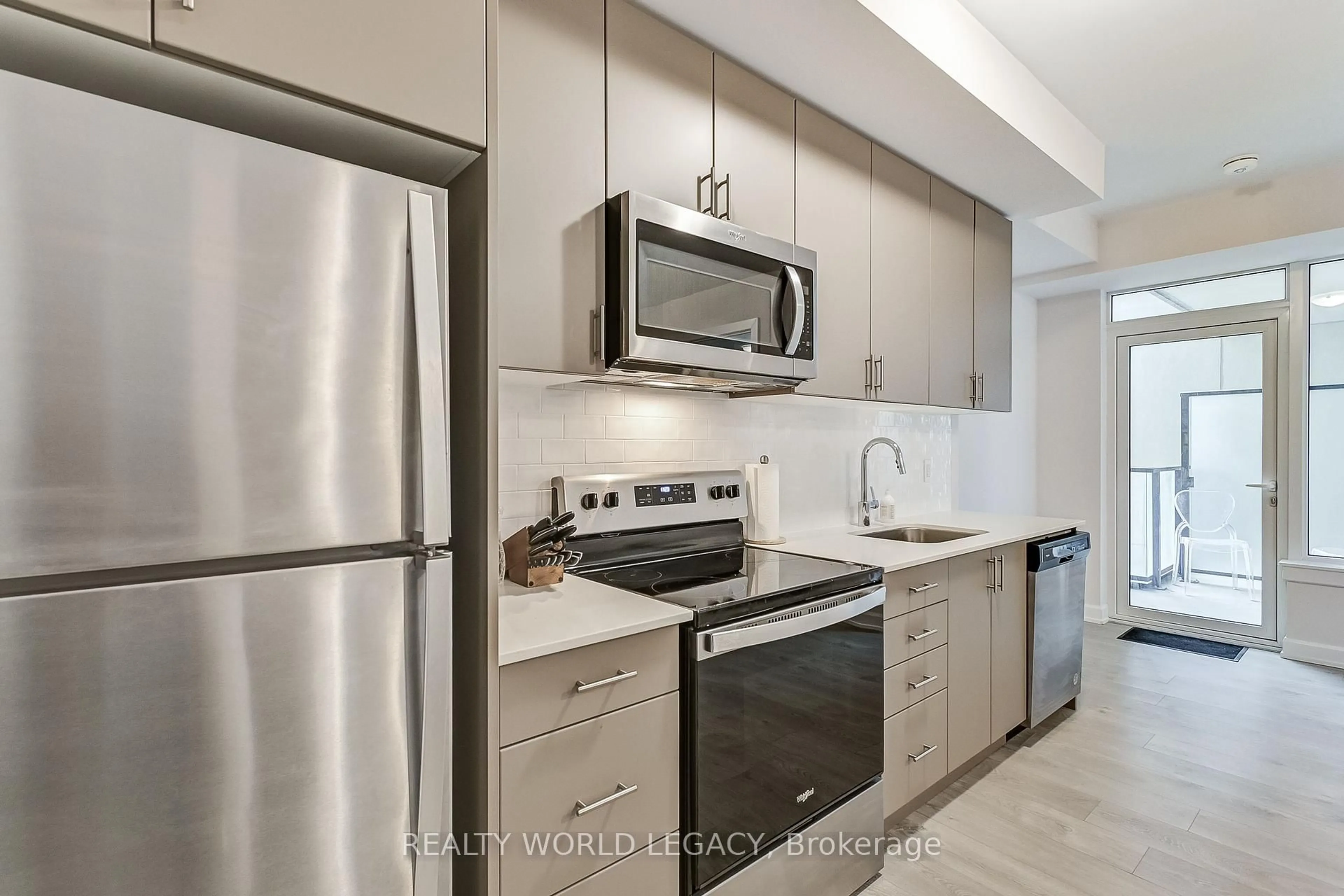 Standard kitchen, unknown for 3200 William Coltson Ave #401, Oakville Ontario L6H 7W6
