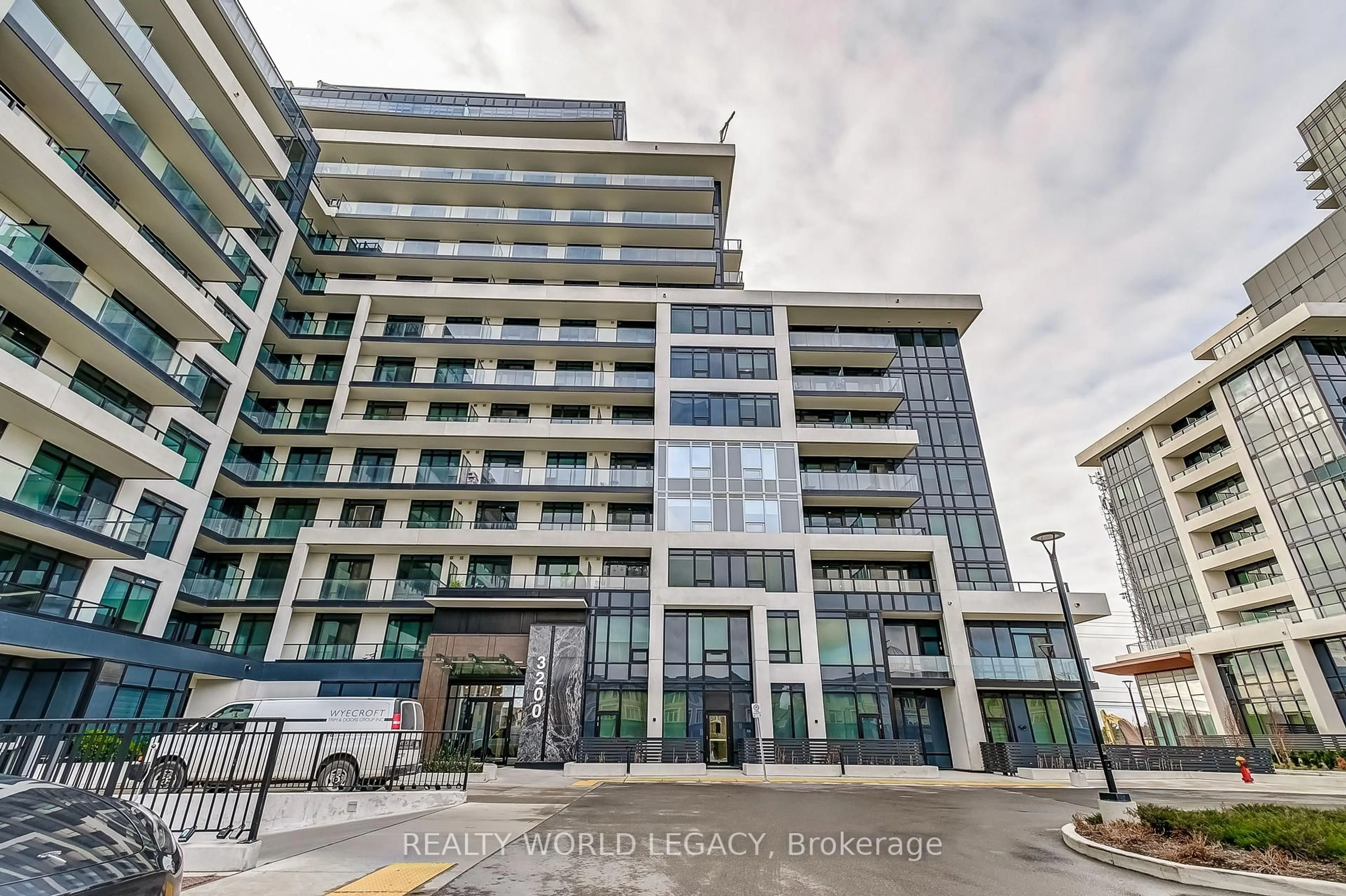 Indoor foyer for 3200 William Coltson Ave #401, Oakville Ontario L6H 7W6