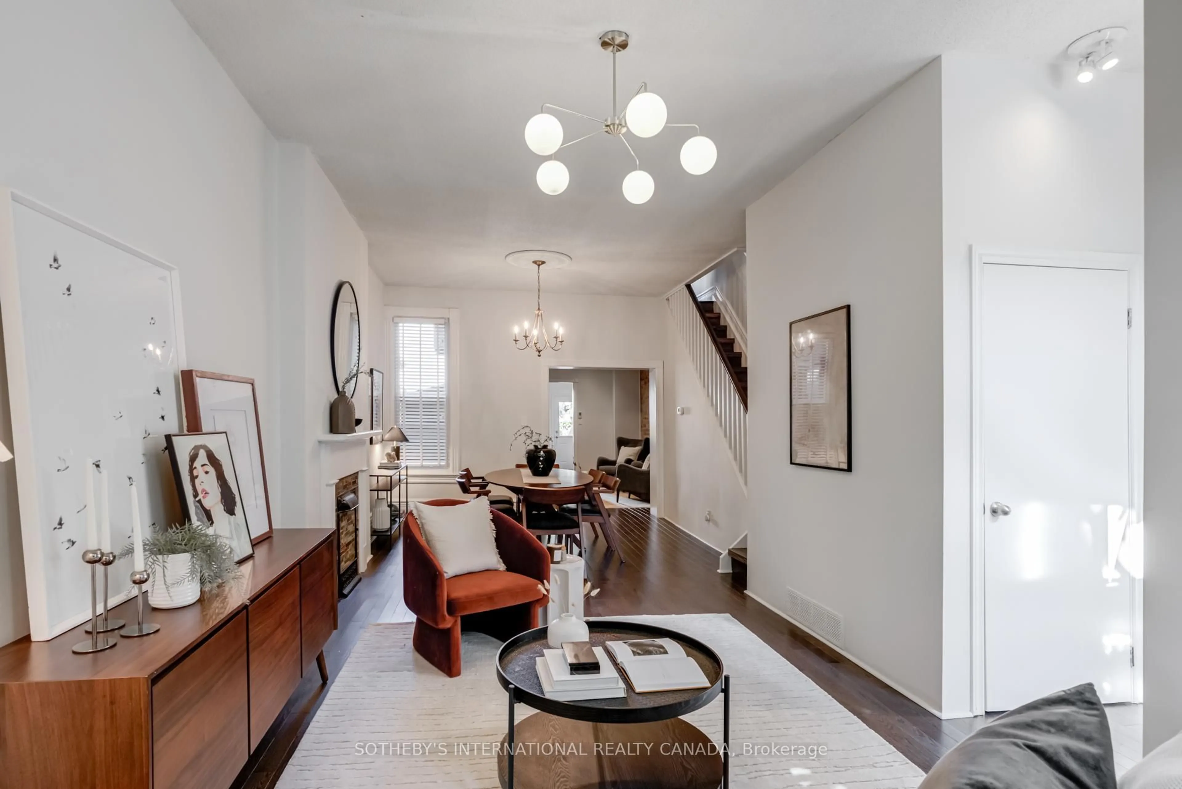 Indoor entryway for 307 Indian Rd Cres, Toronto Ontario M6P 2G8