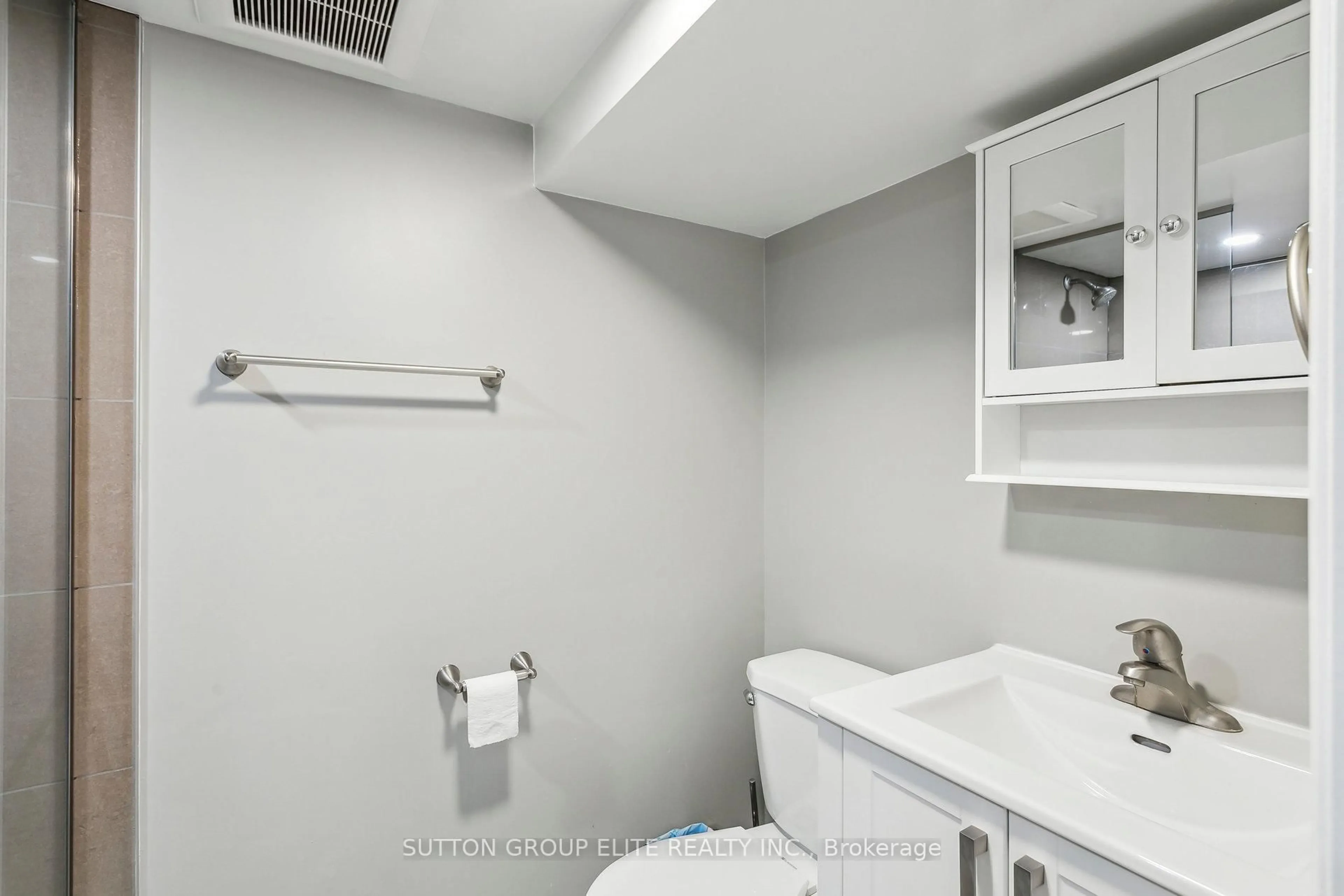Standard bathroom, unknown for 193 Ashridge Pl, Mississauga Ontario L4Z 1K6