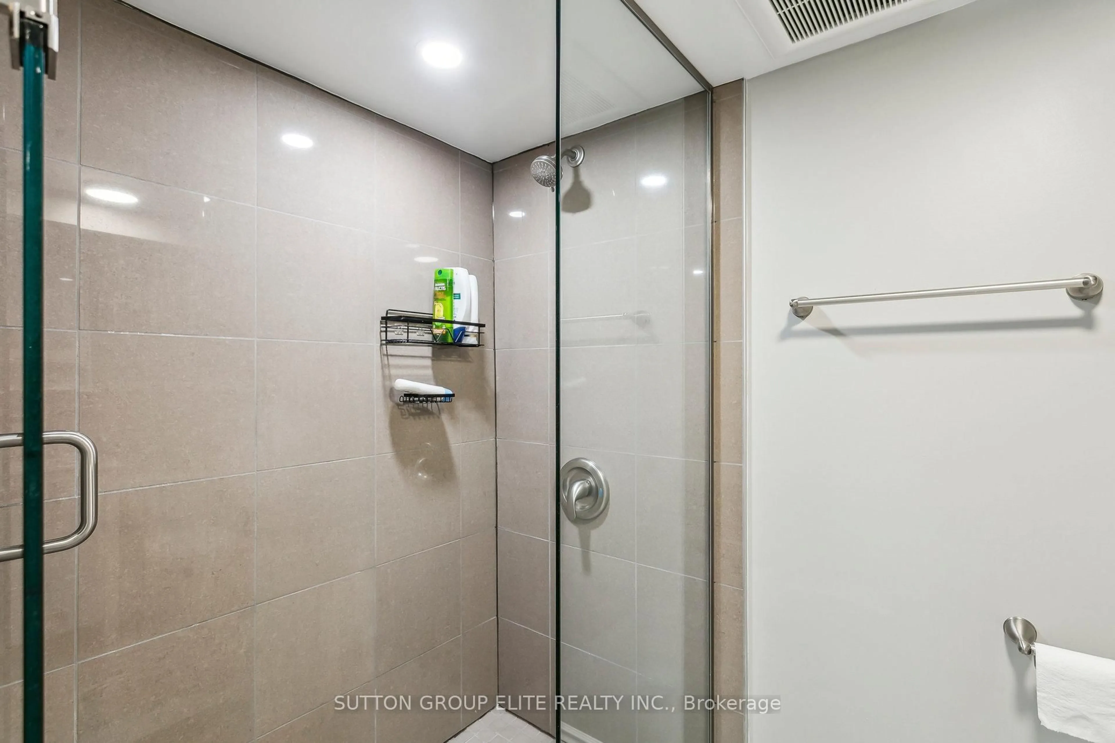 Standard bathroom, ceramic/tile floor for 193 Ashridge Pl, Mississauga Ontario L4Z 1K6