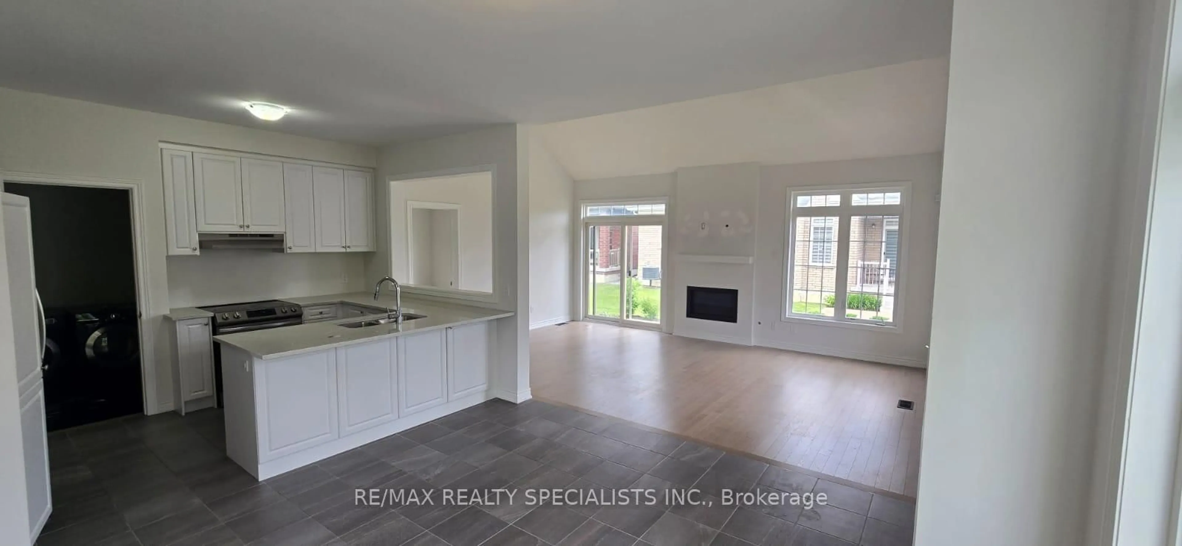 Open concept kitchen, ceramic/tile floor for 26 Clermiston Cres #39, Brampton Ontario L6R 4C7