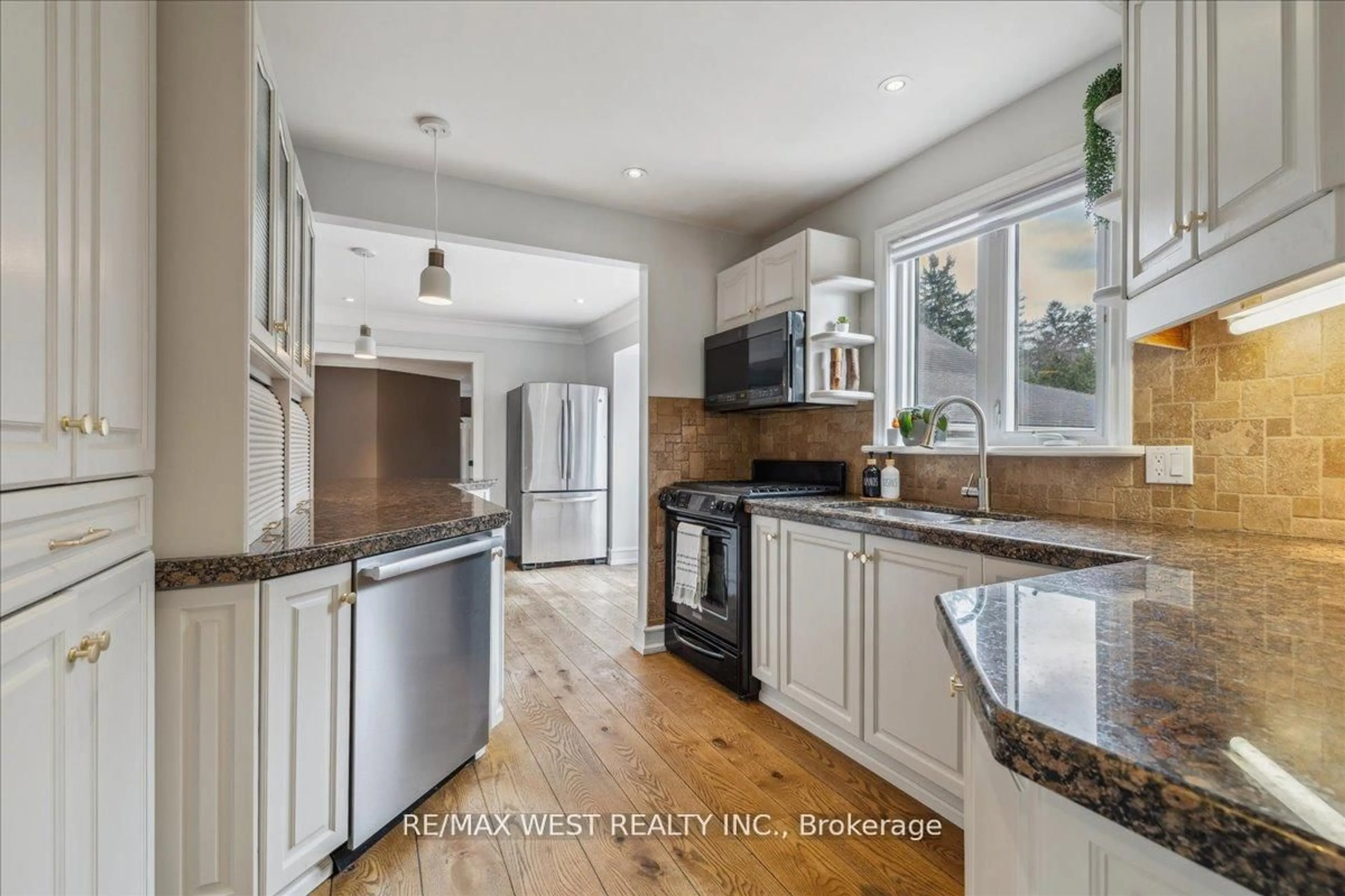 Open concept kitchen, unknown for 1032 King Rd, Burlington Ontario L7T 3L4