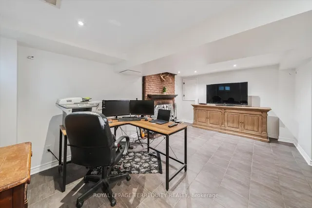Additional property image - 1825 Hyde Mill Cres