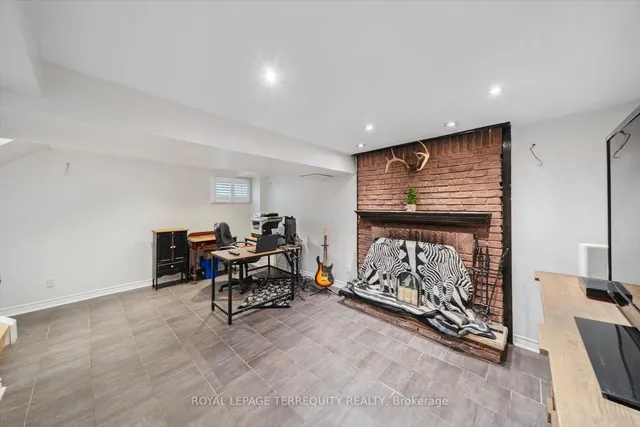 Additional property image - 1825 Hyde Mill Cres