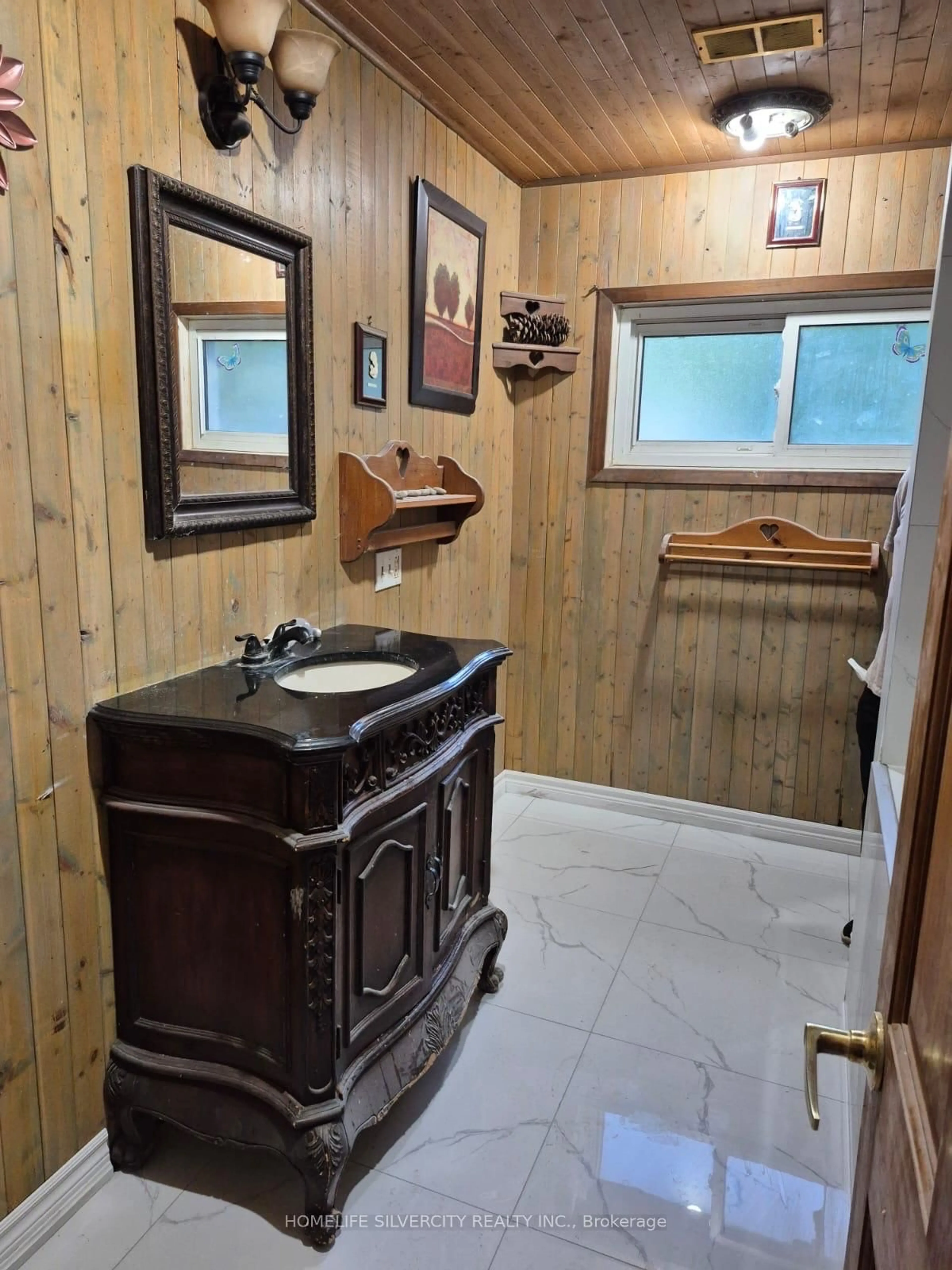 Standard bathroom, unknown for 15489 Humber Station Rd, Caledon Ontario L7E 3A3