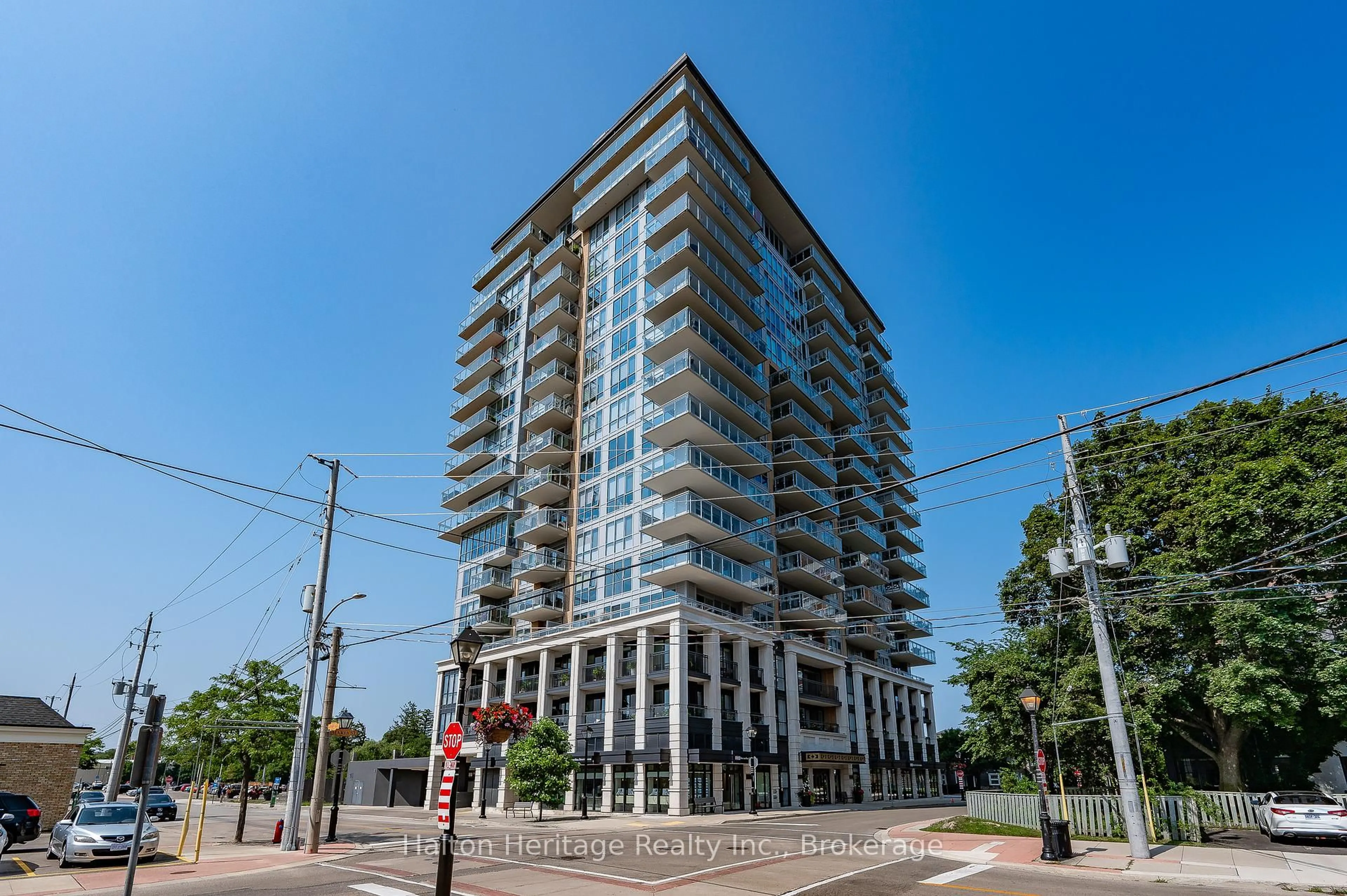 A pic from outside/outdoor area/front of a property/back of a property/a pic from drone, building for 2025 Maria St #302, Burlington Ontario L7R 0E9
