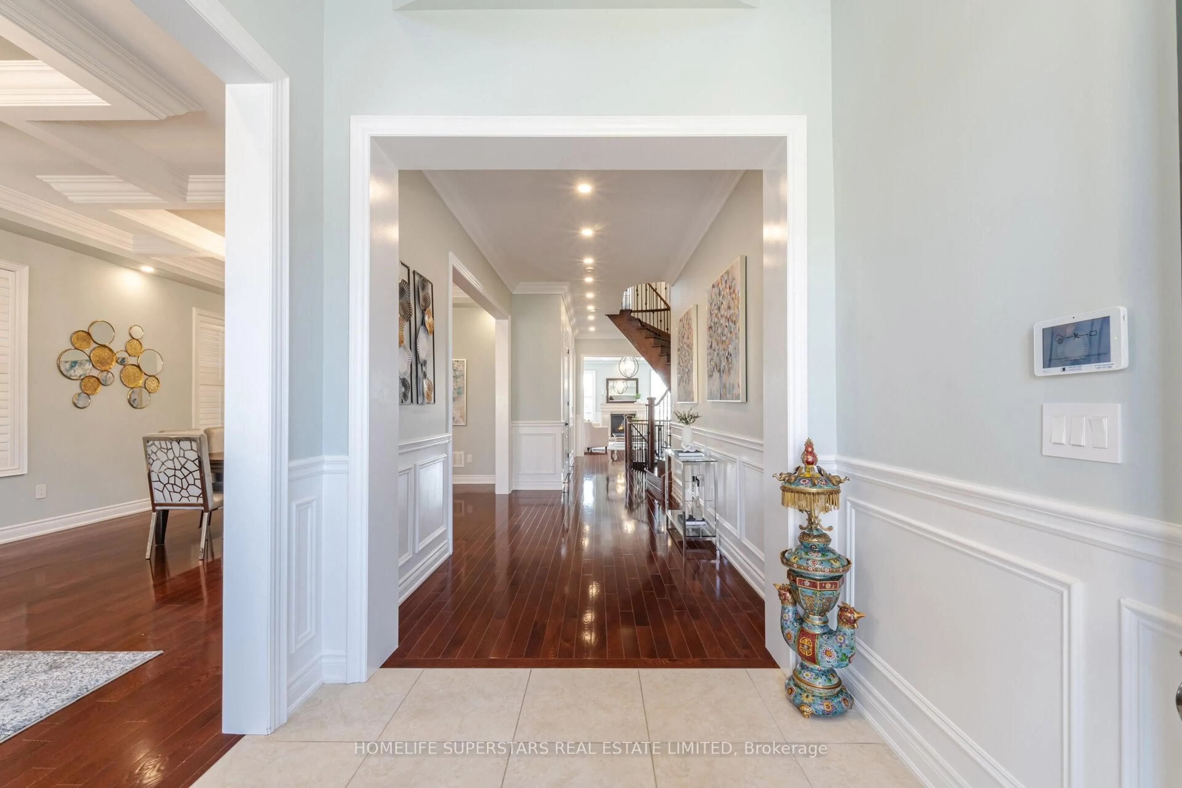 Indoor entryway for 28 Adrian Cres, Brampton Ontario L6X 5M6