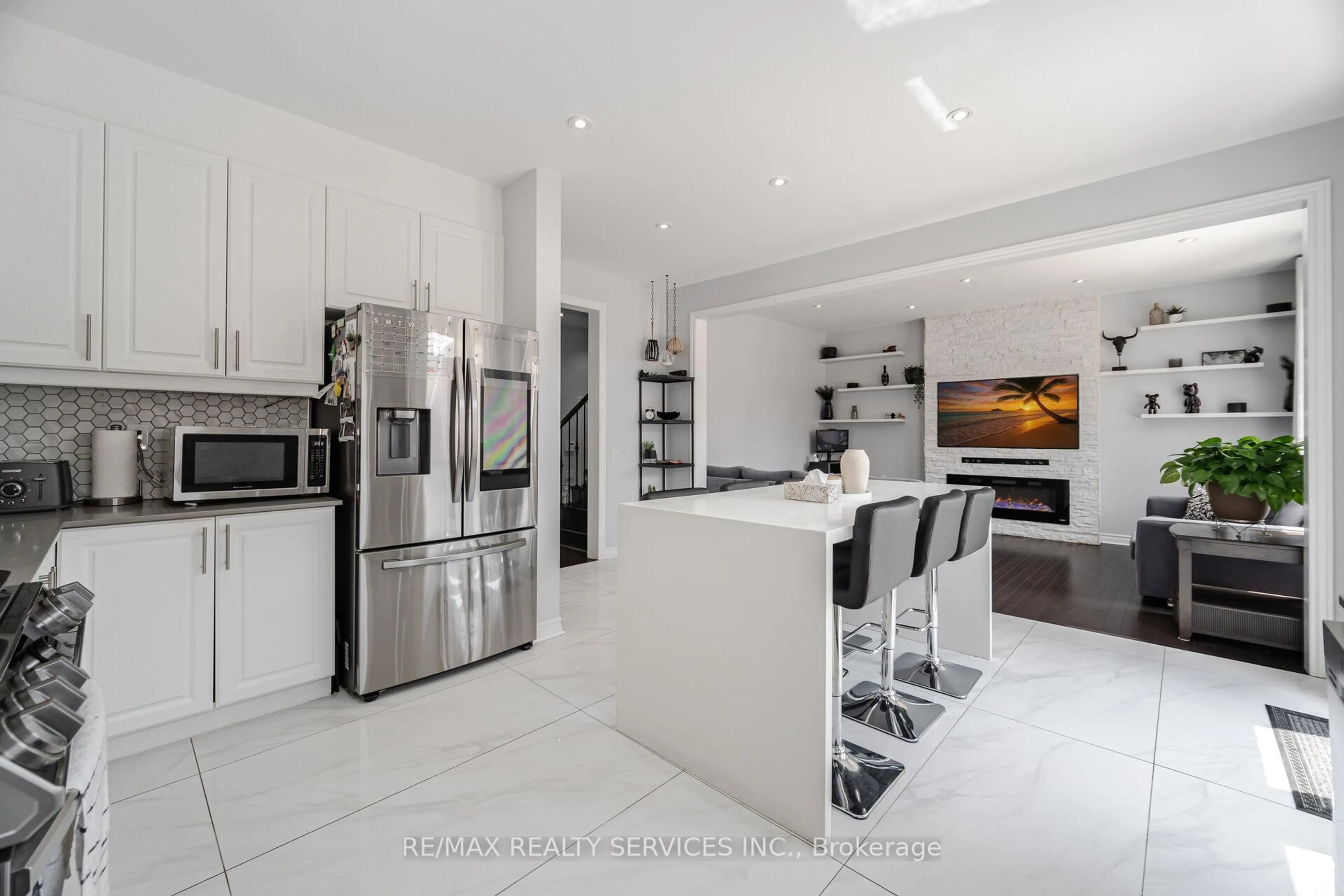 Contemporary kitchen, ceramic/tile floor for 36 Newhouse Blvd, Caledon Ontario L7C 4A1