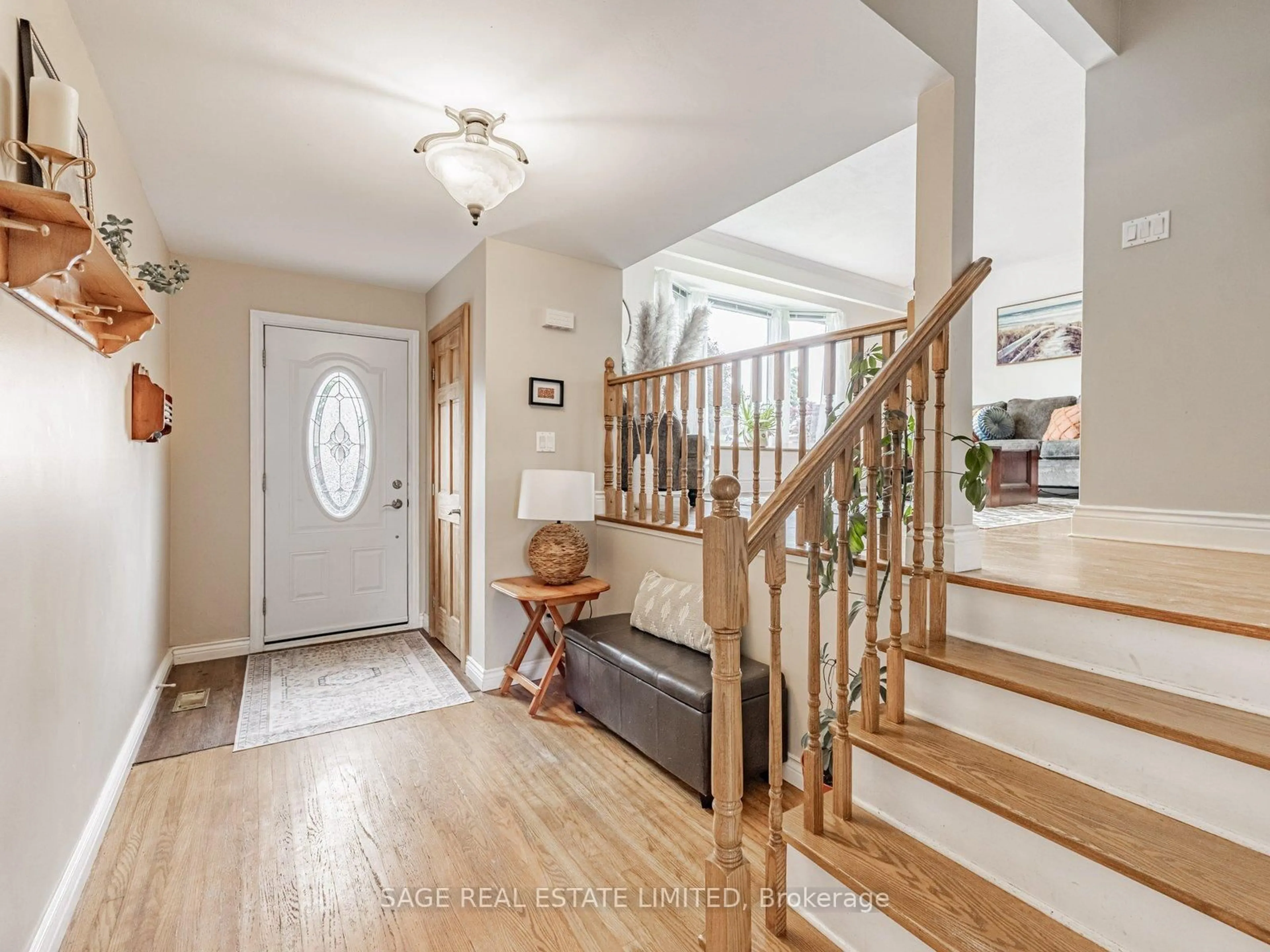 Indoor entryway for 46 Watson Cres, Brampton Ontario L6W 1E7