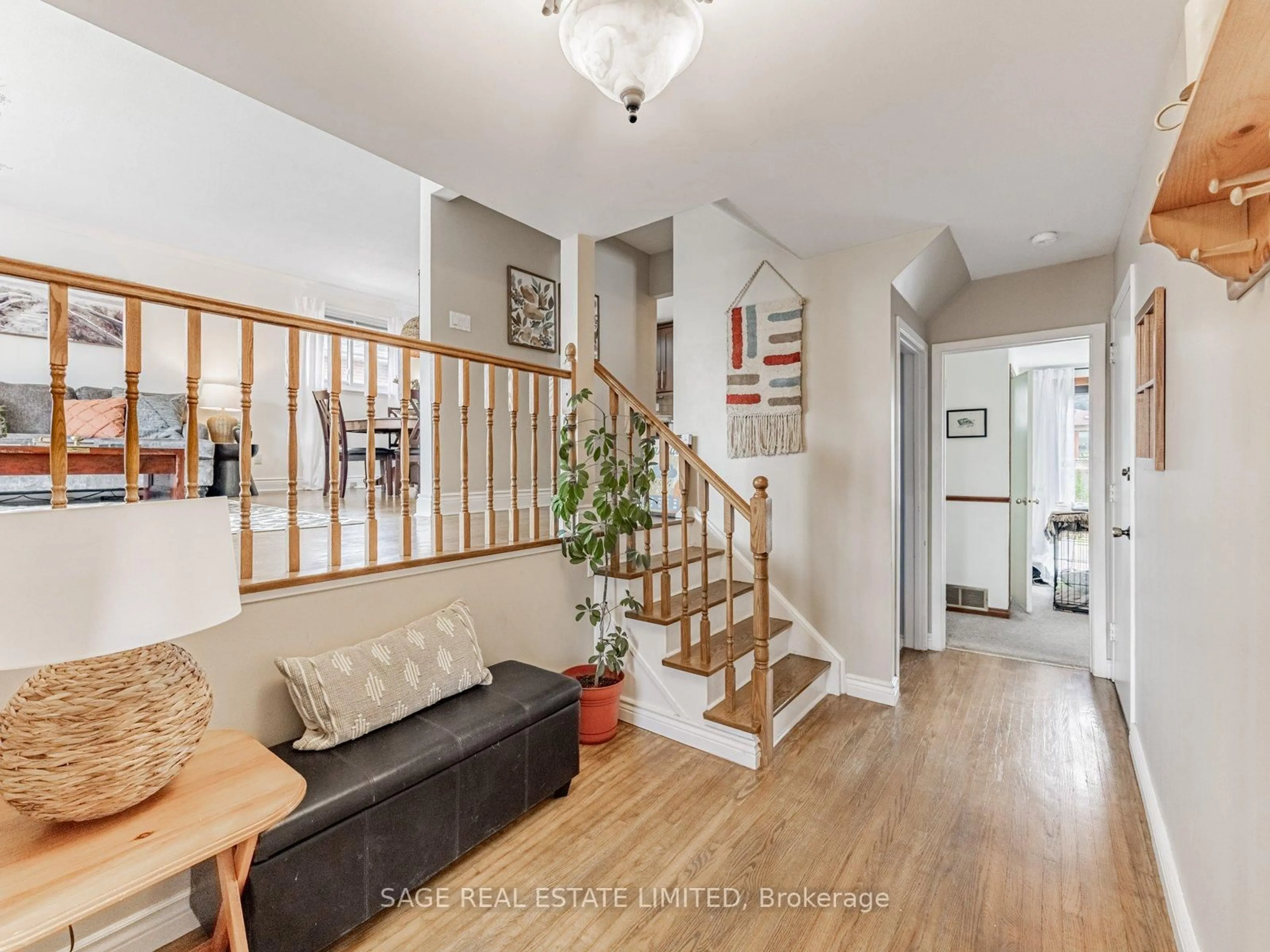 Indoor entryway for 46 Watson Cres, Brampton Ontario L6W 1E7