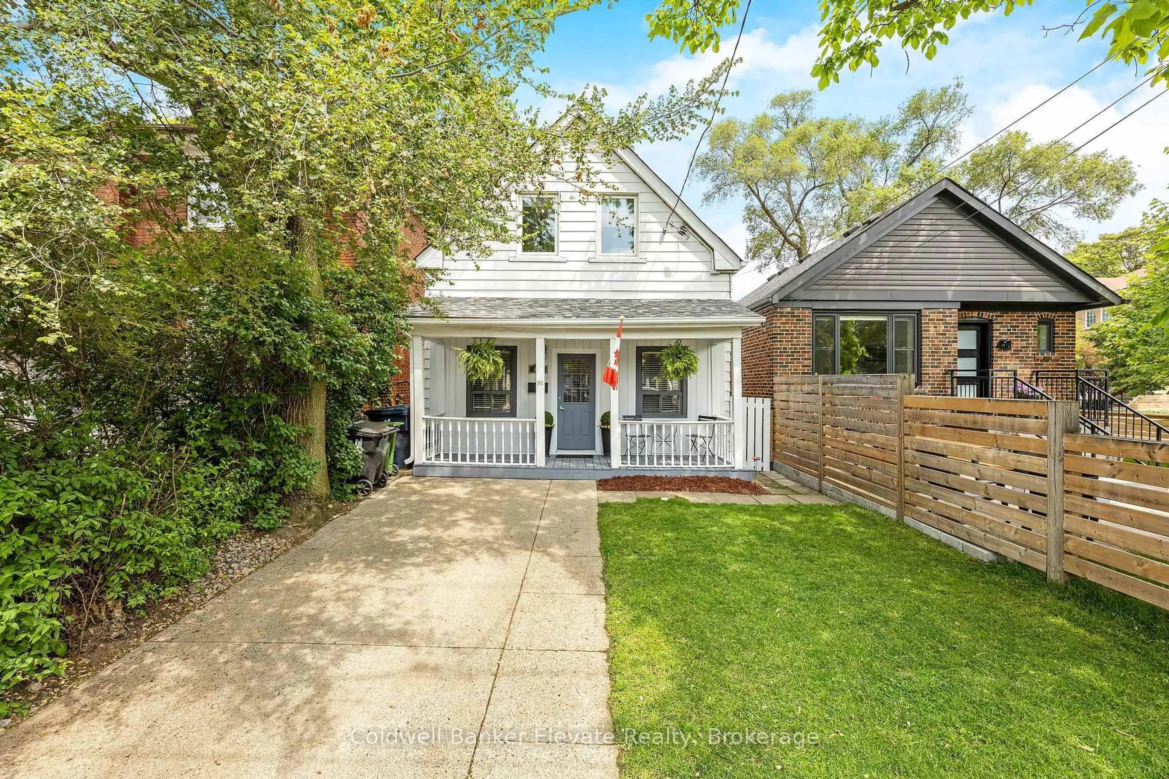 A pic from outside/outdoor area/front of a property/back of a property/a pic from drone, street for 460 St John's Rd, Toronto Ontario M6S 2L3