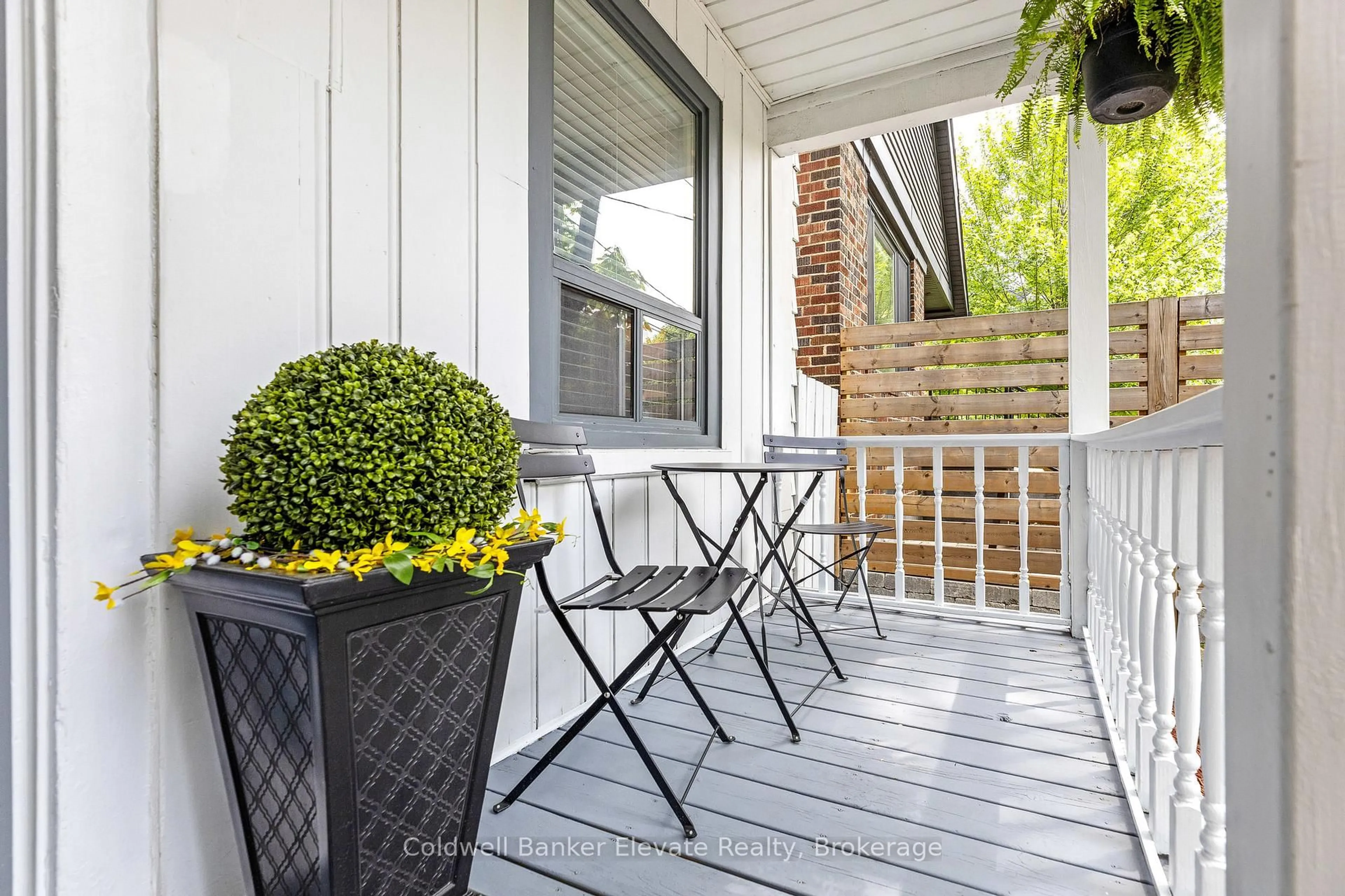 Patio, street for 460 St John's Rd, Toronto Ontario M6S 2L3