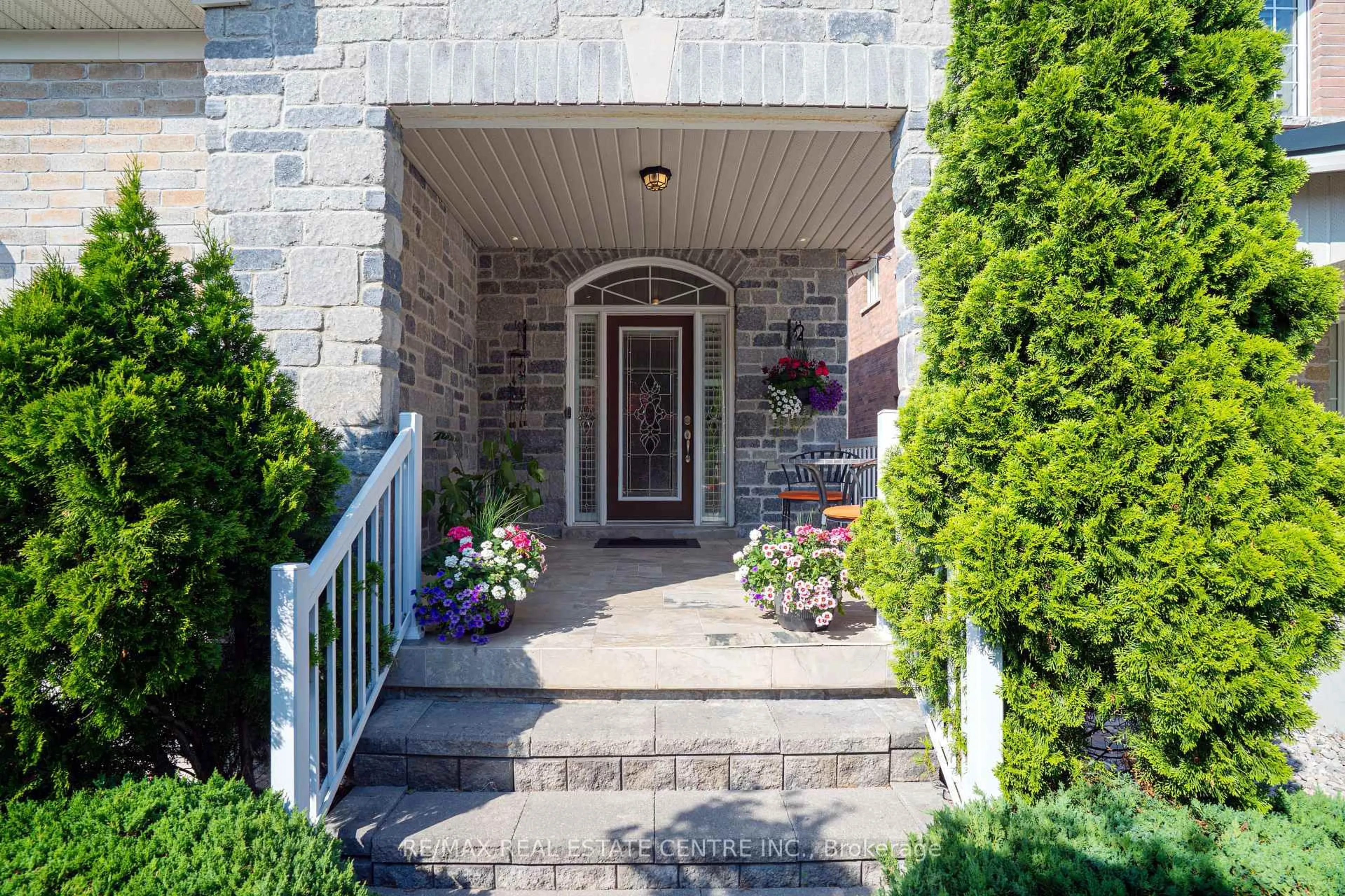 Indoor entryway for 5939 Talisman Crt, Mississauga Ontario L5M 6A1