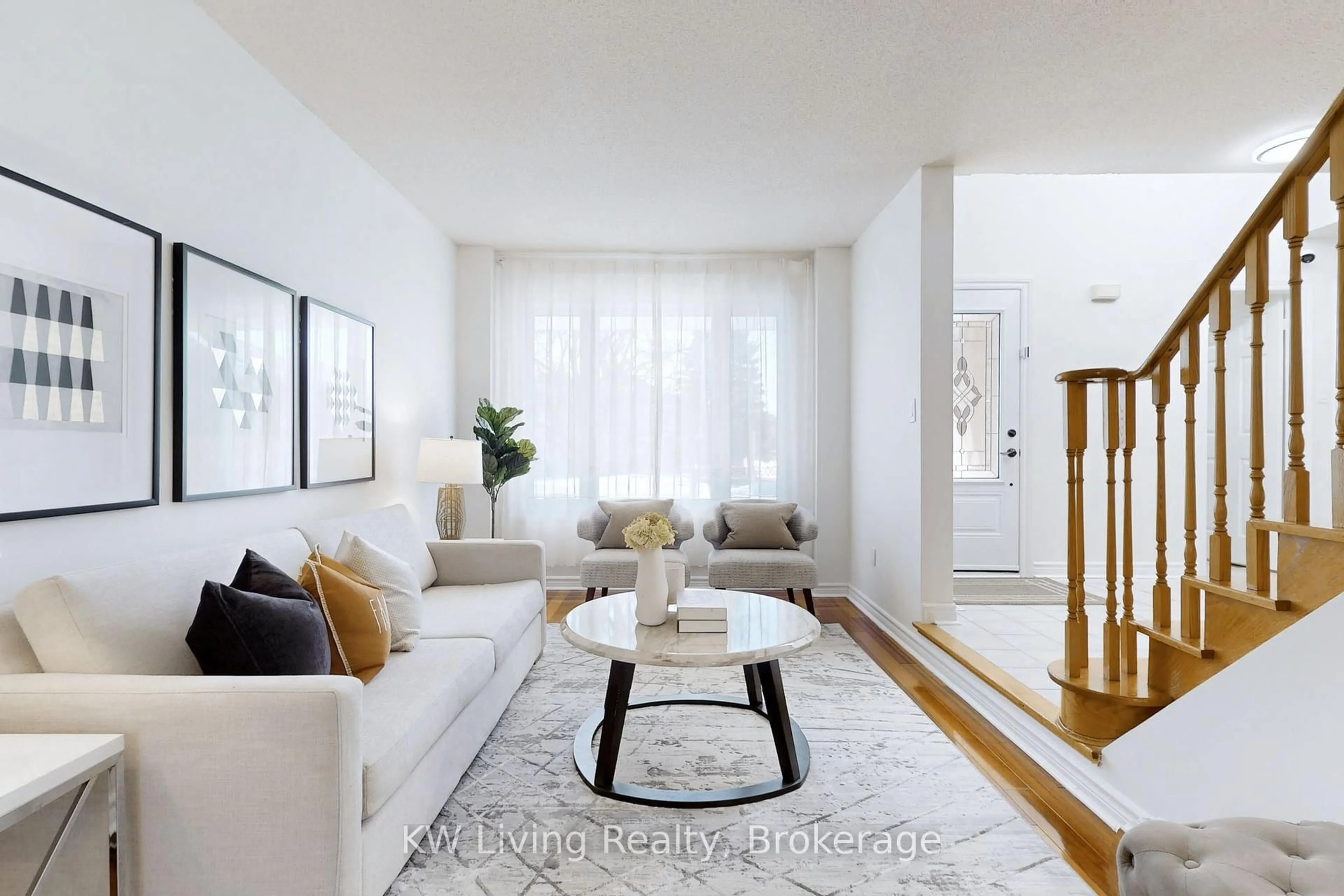 Living room with furniture, unknown for 3191 Turnstone Cres, Mississauga Ontario L5L 5M1