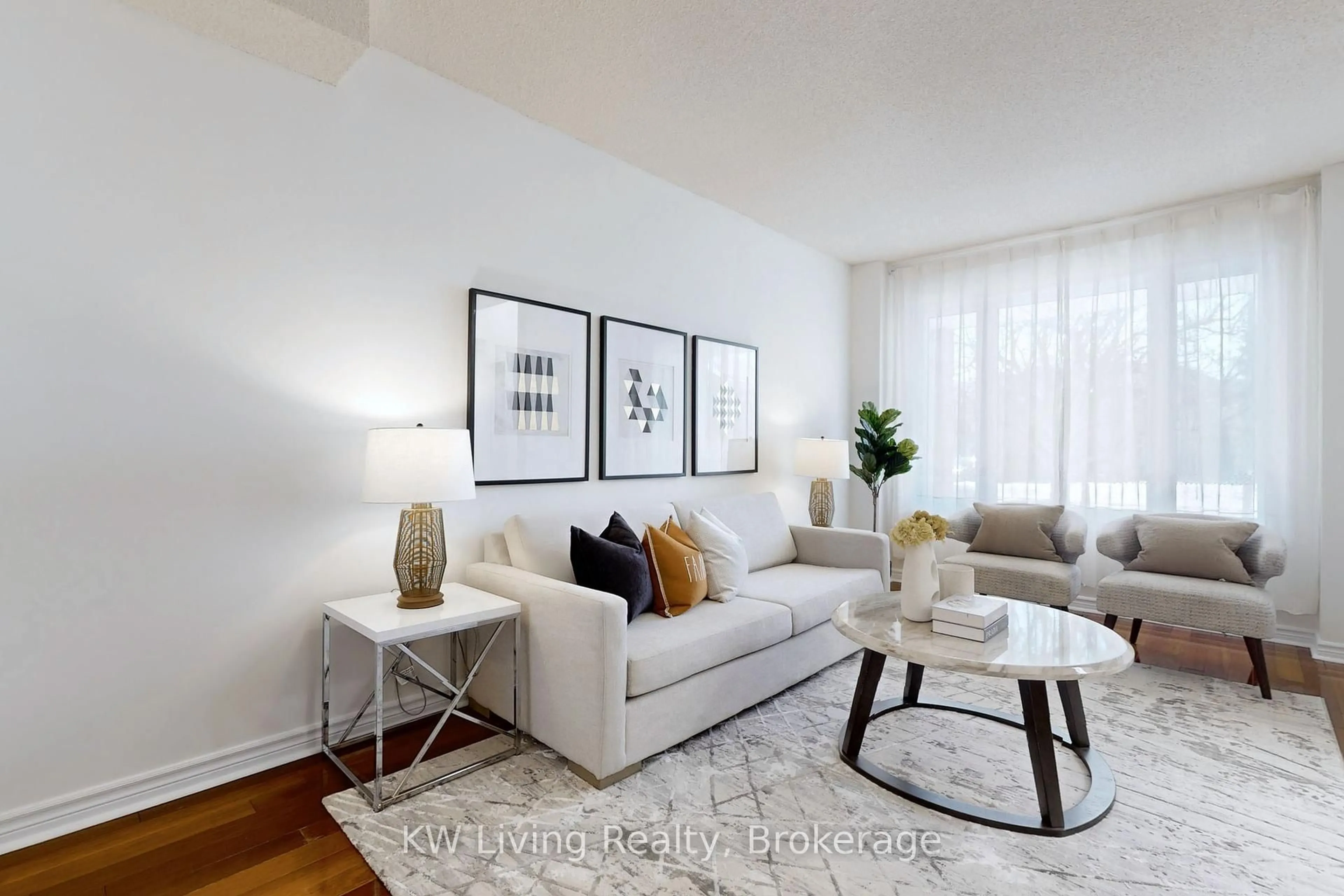 Living room with furniture, unknown for 3191 Turnstone Cres, Mississauga Ontario L5L 5M1