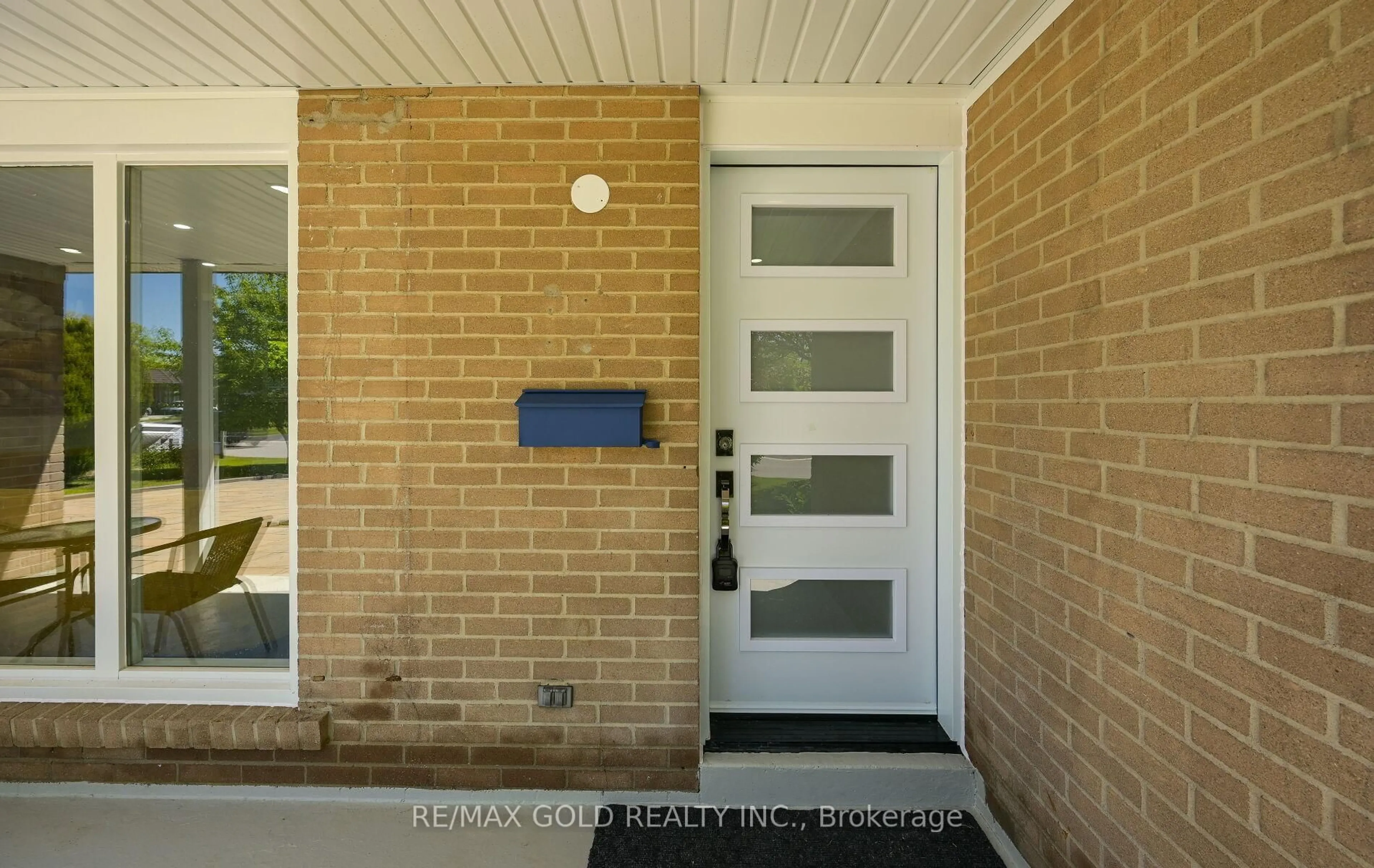 Indoor entryway for 15 Flavian Cres, Brampton Ontario L6T 3P2
