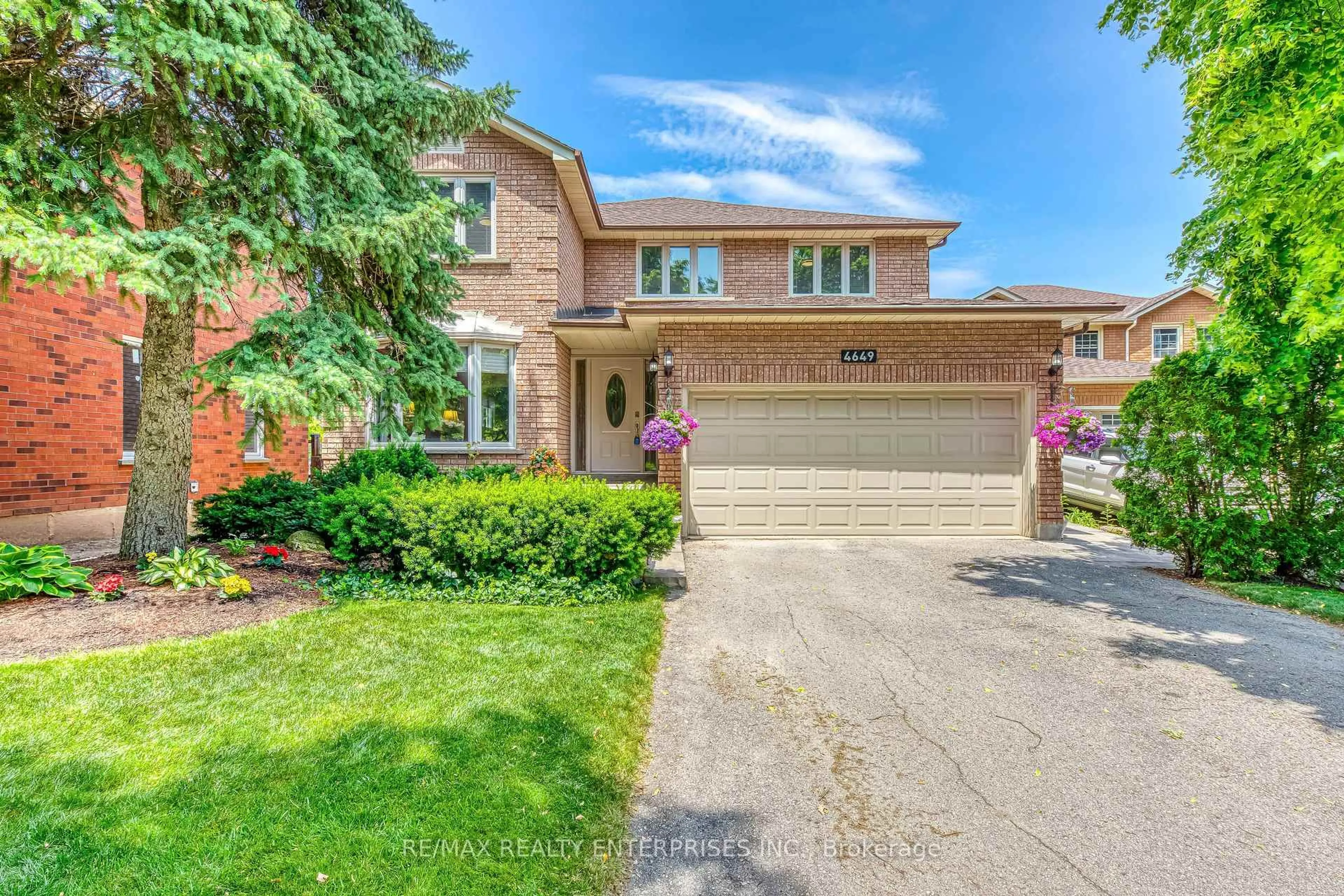 Home with brick exterior material, street for 4649 Phoenix Park Cres, Mississauga Ontario L5M 3E9