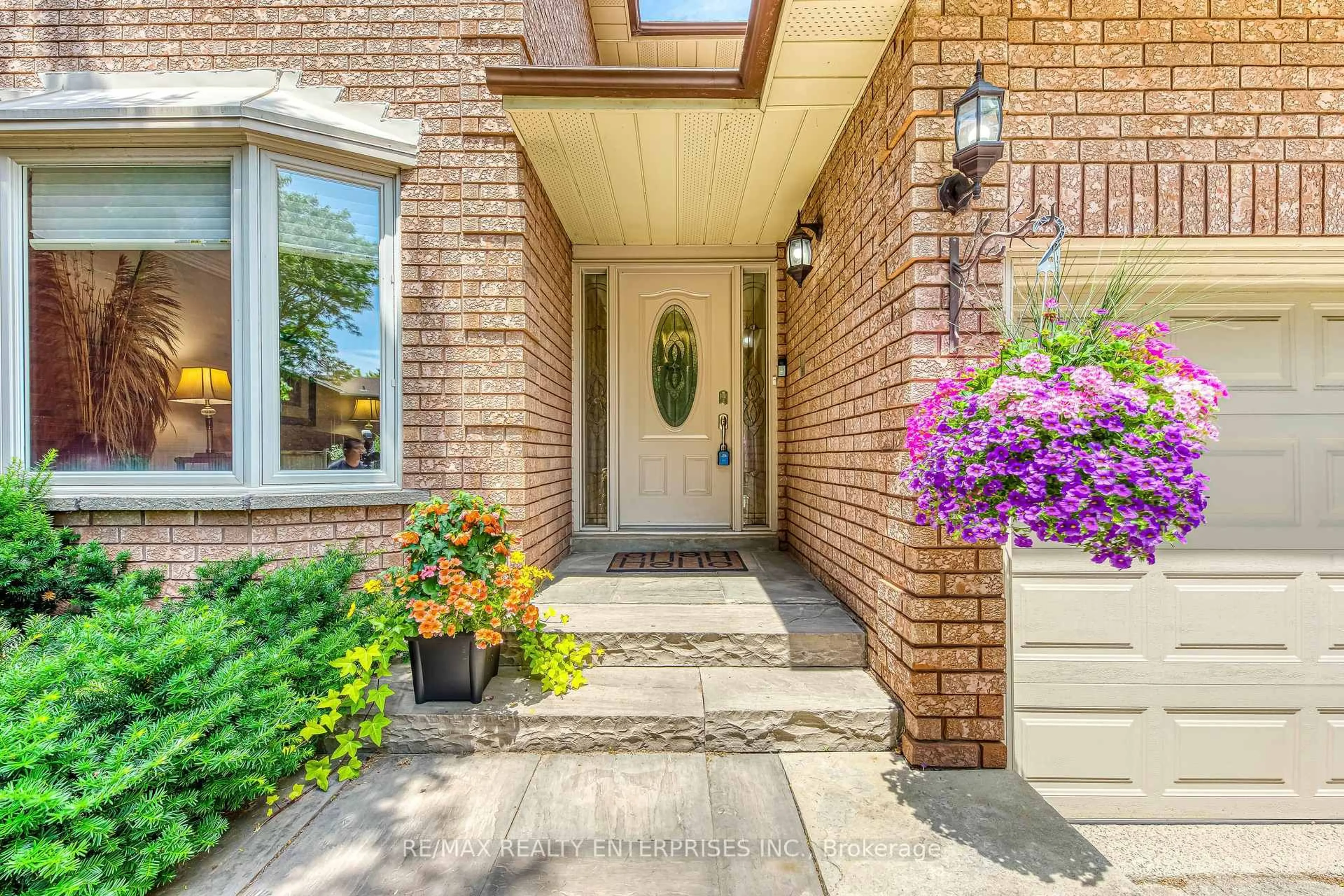Indoor entryway for 4649 Phoenix Park Cres, Mississauga Ontario L5M 3E9