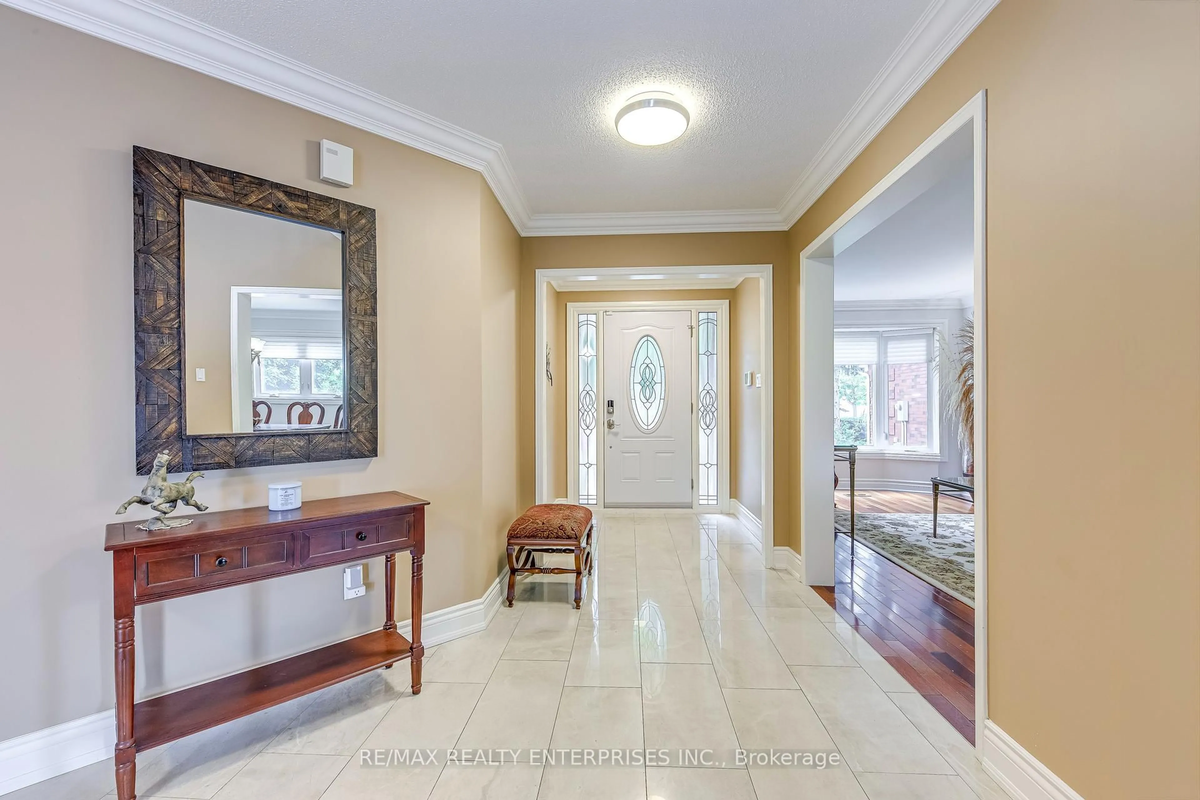 Indoor foyer for 4649 Phoenix Park Cres, Mississauga Ontario L5M 3E9