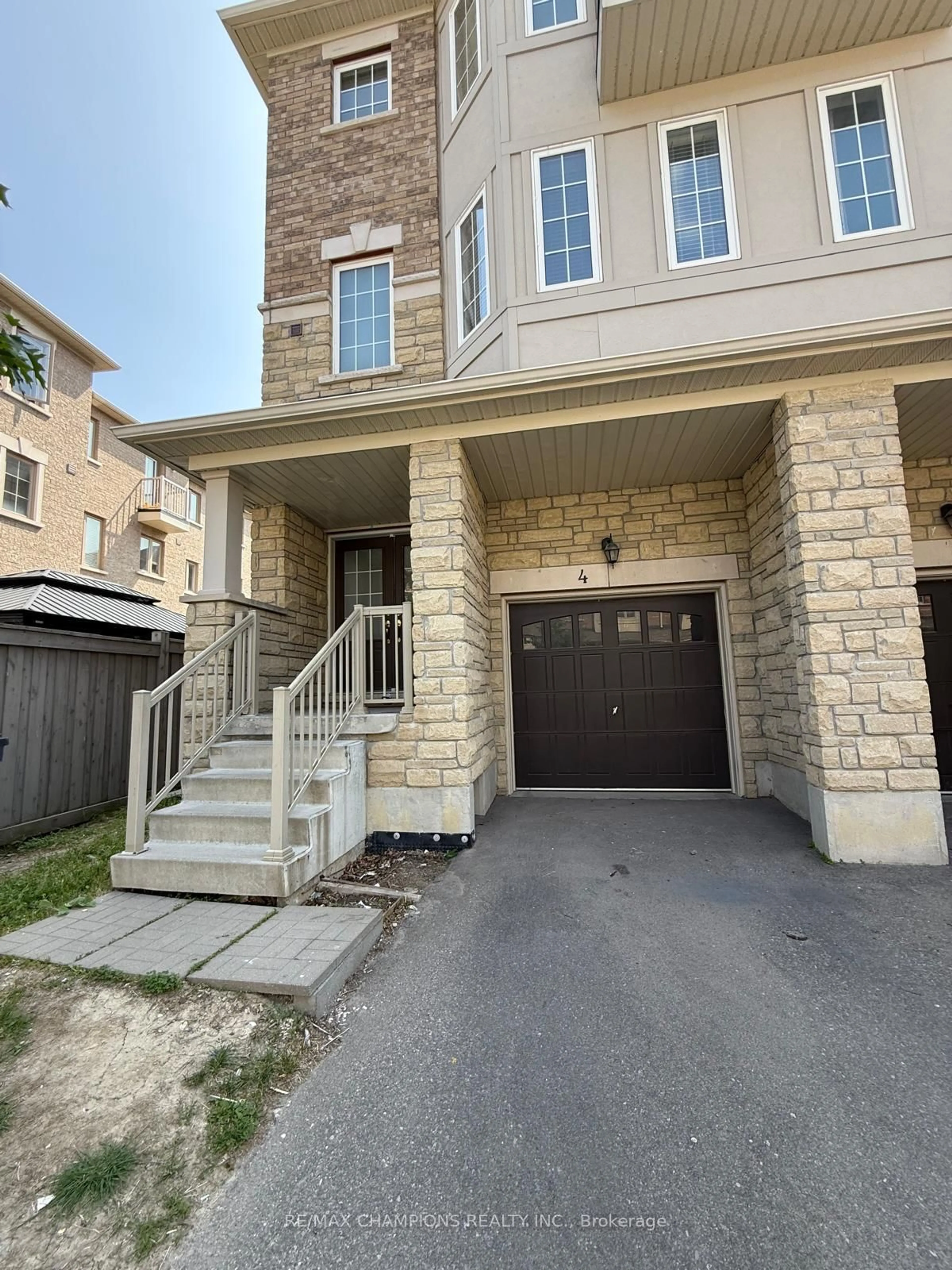 Unknown for 4 Hobart Gdns, Brampton Ontario L6Z 0J1