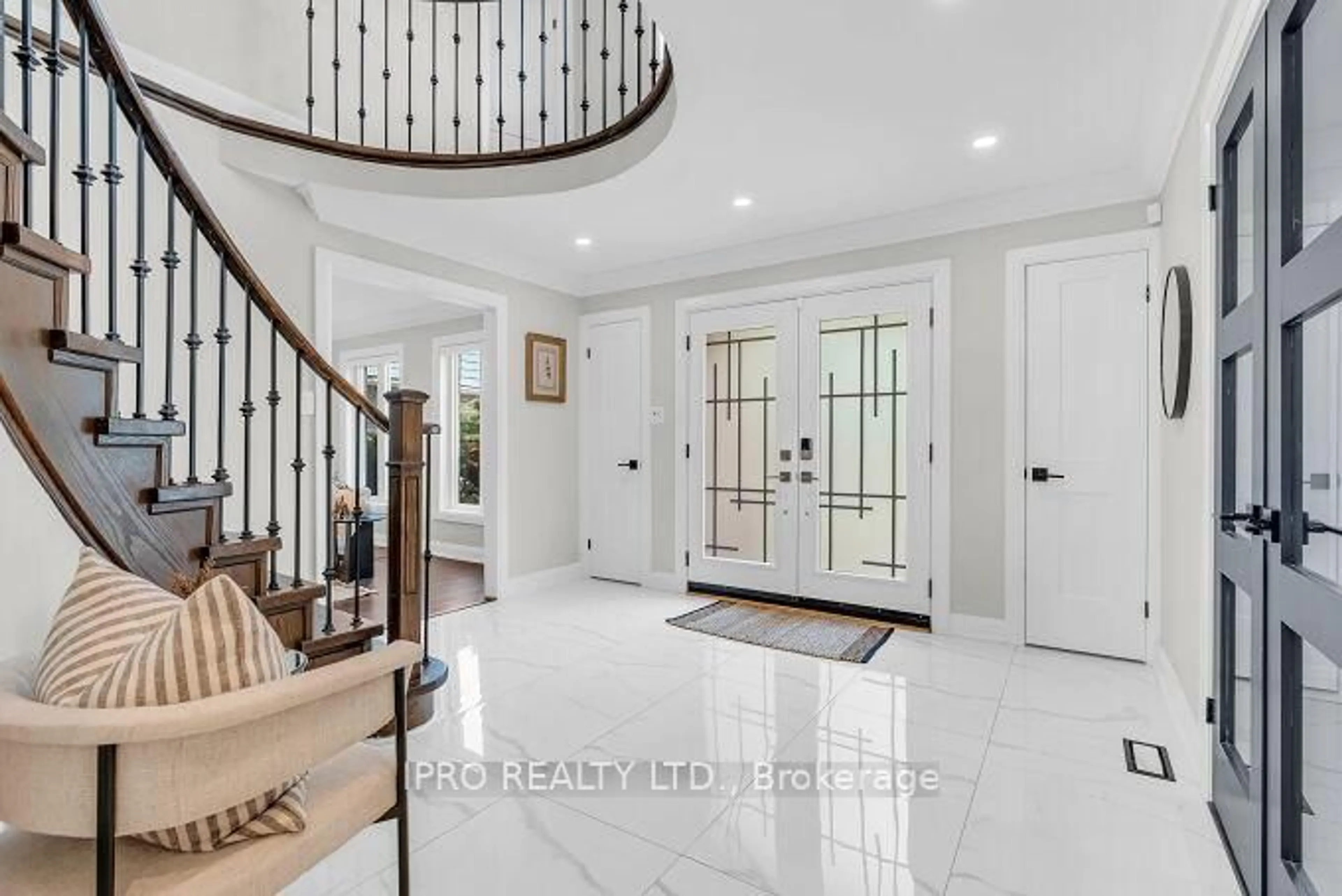 Indoor entryway for 6 Mcfadden Dr, Brampton Ontario L6Z 3H4