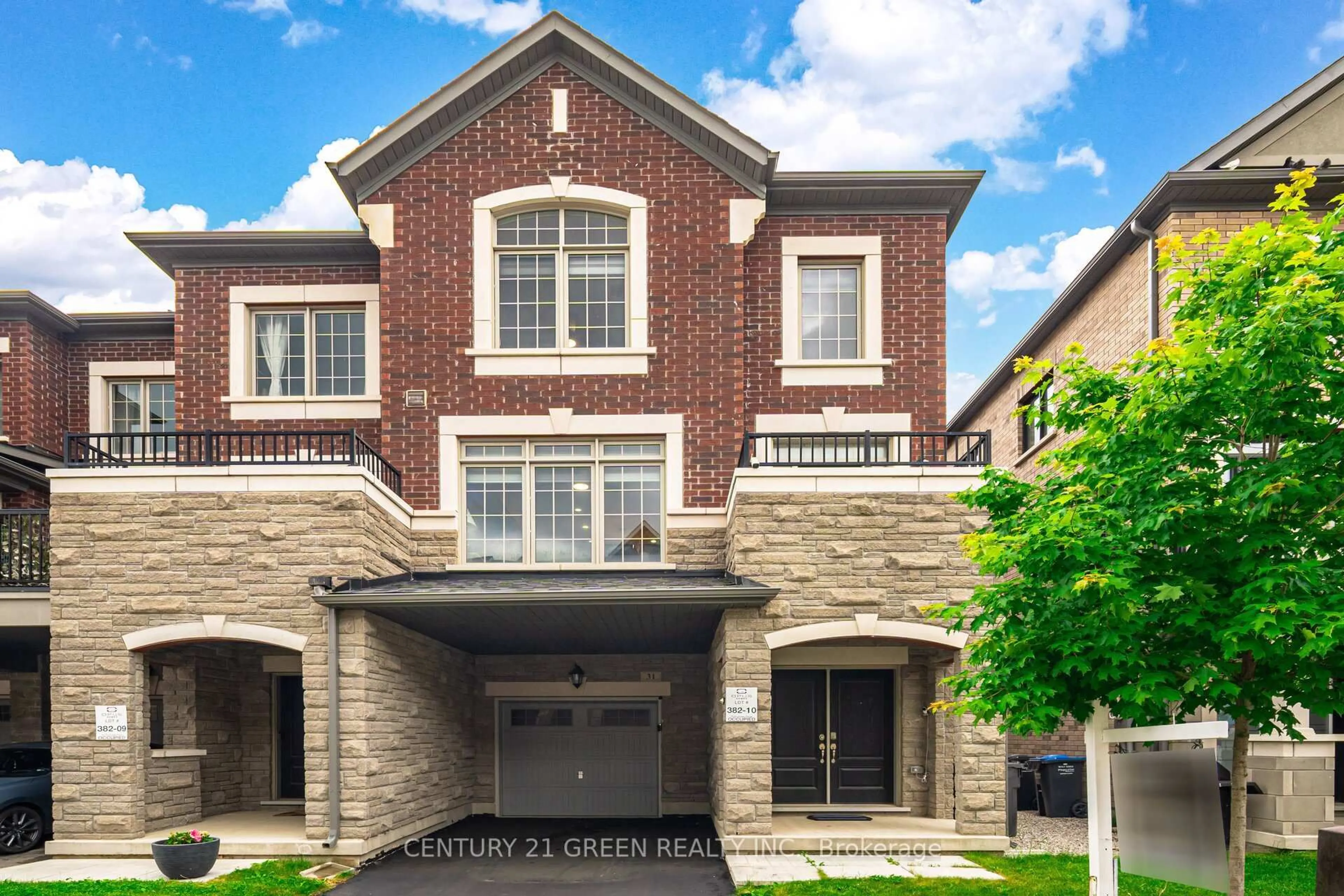 Home with brick exterior material, street for 31 Fruitvale Circ, Brampton Ontario L7A 5B8