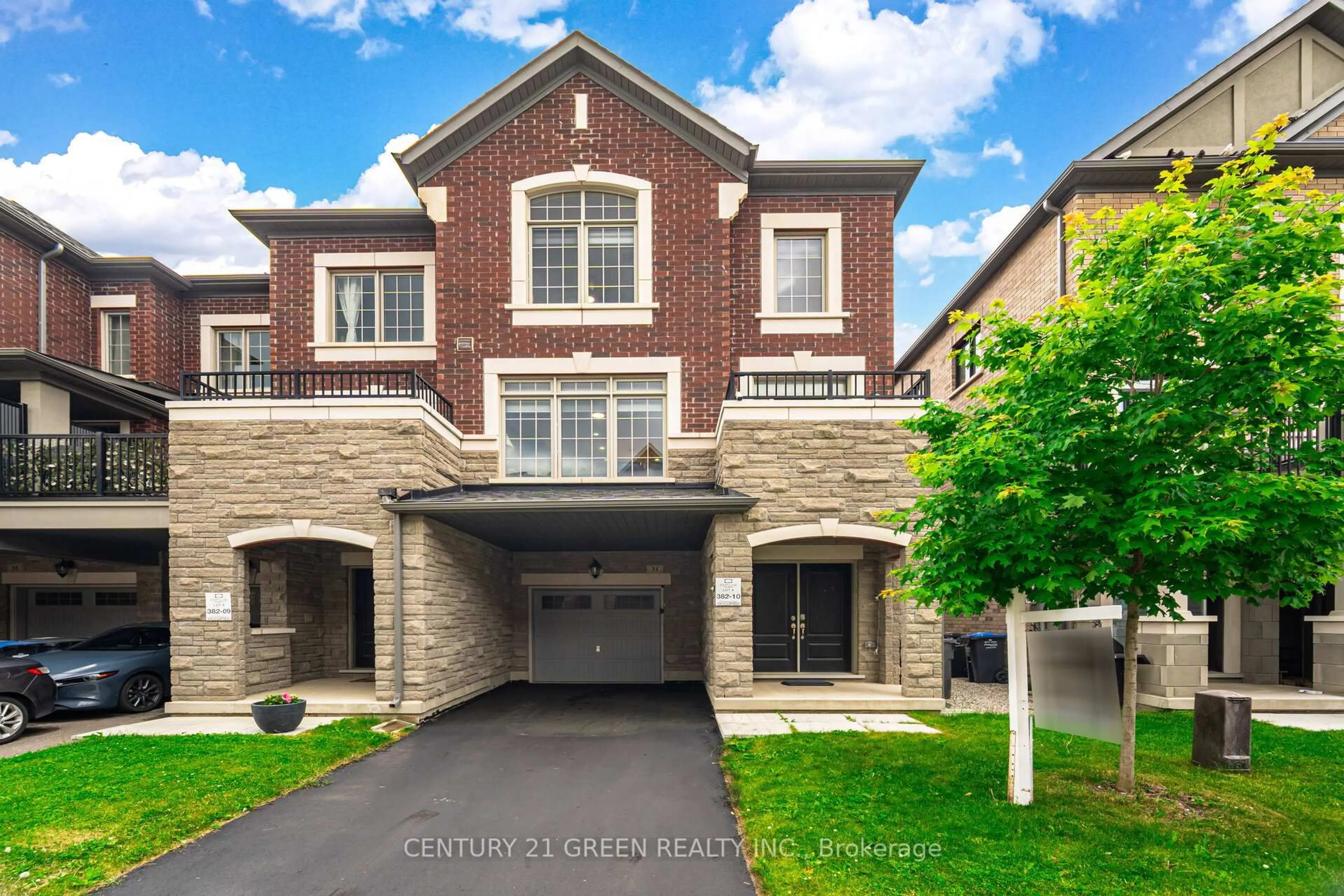 Home with brick exterior material, street for 31 Fruitvale Circ, Brampton Ontario L7A 5B8