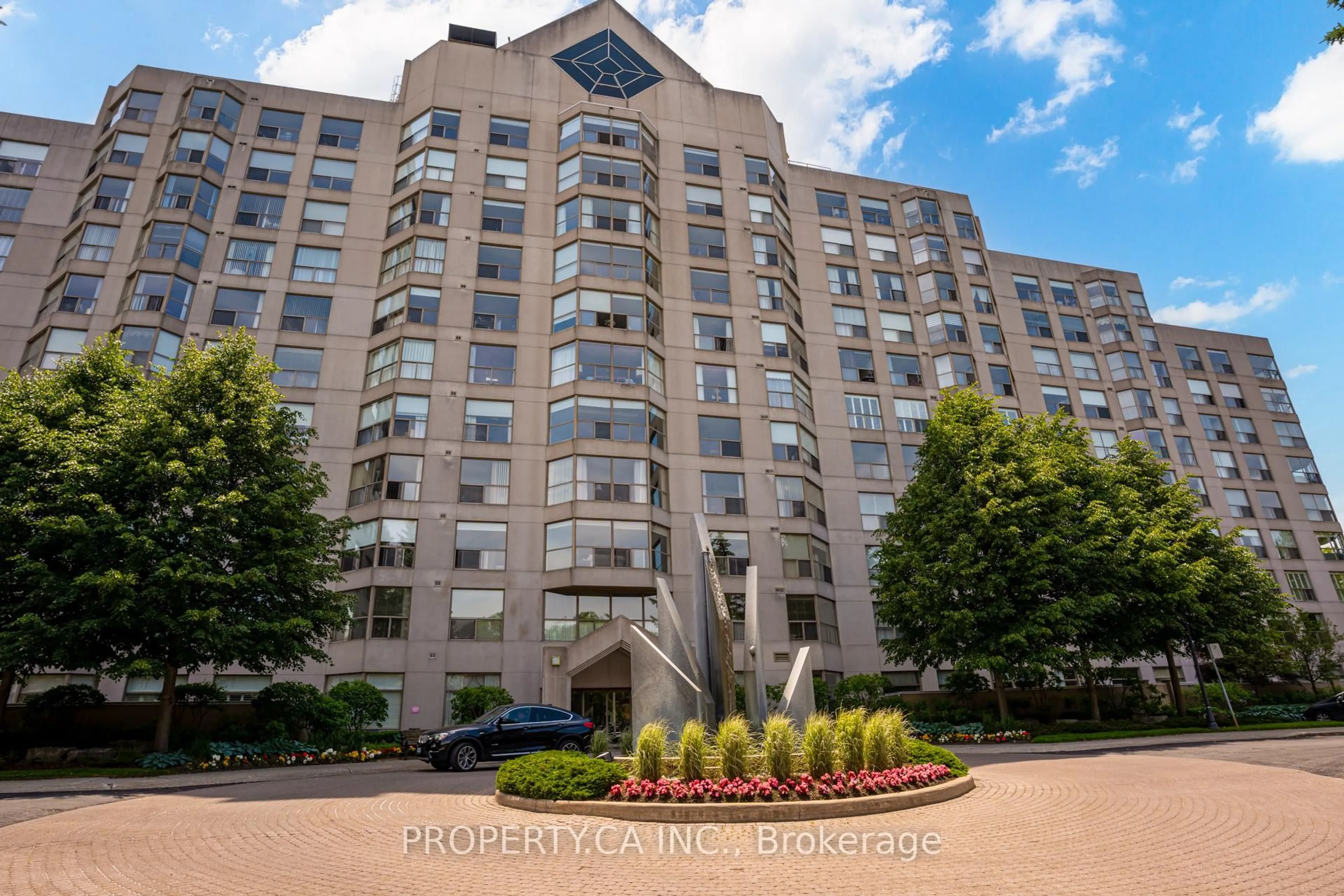 Patio, building for 1700 The Collegeway #501, Mississauga Ontario L5L 4M2