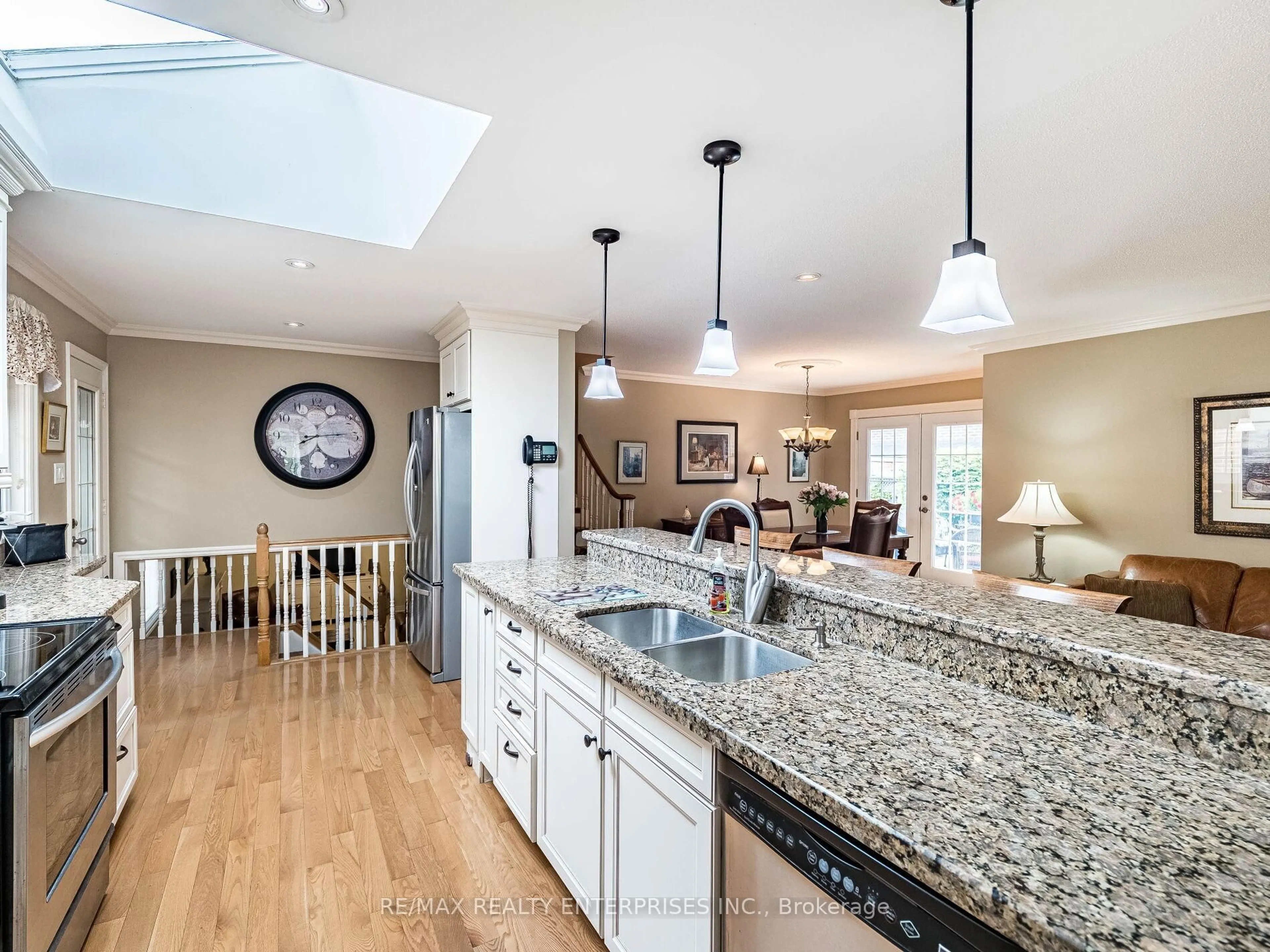 Open concept kitchen, unknown for 2493 Frankfield Rd, Mississauga Ontario L5K 2A5