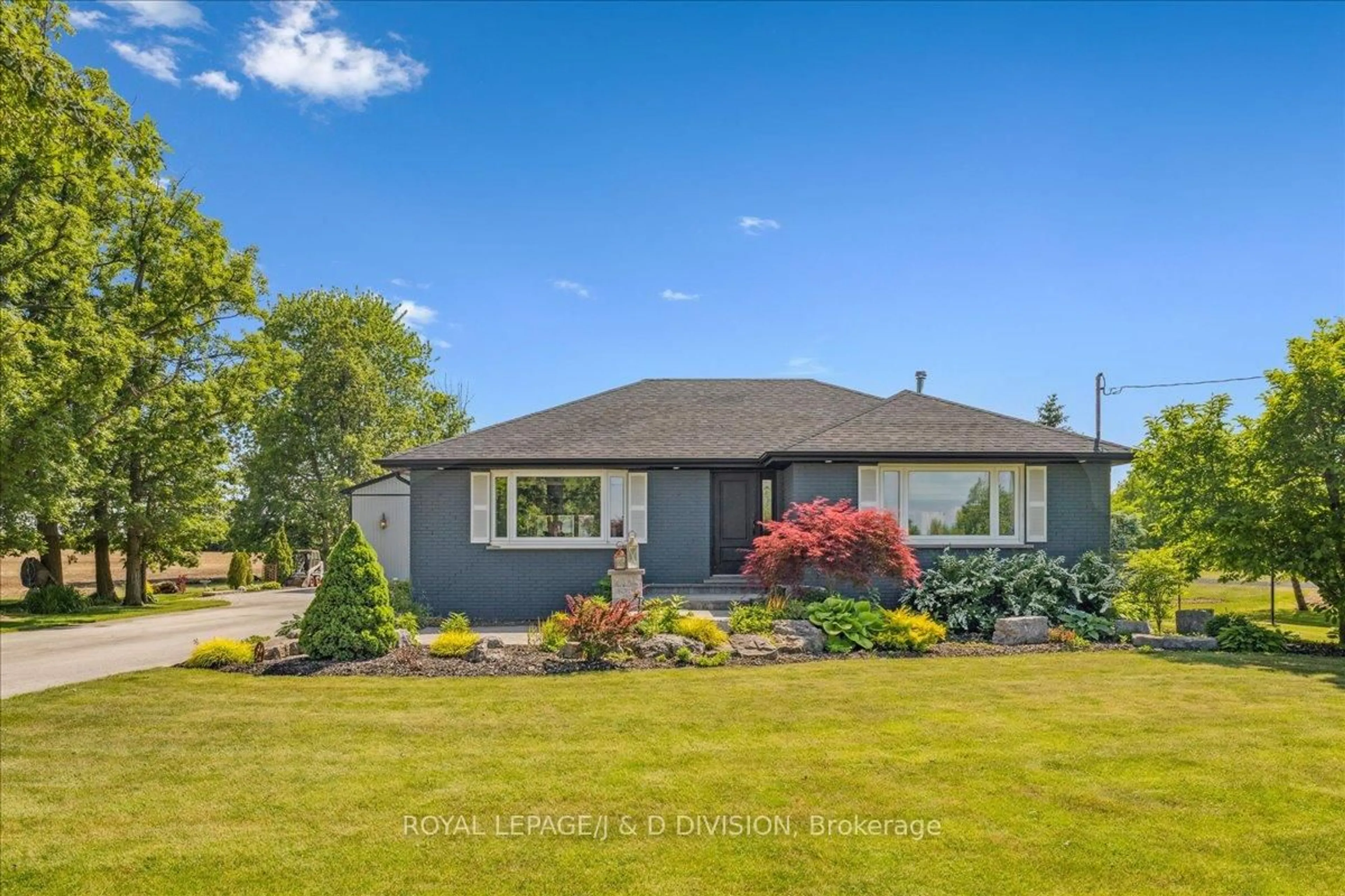 A pic from outside/outdoor area/front of a property/back of a property/a pic from drone, water/lake/river/ocean view for 4402 Tremaine Rd, Milton Ontario L9T 2Y1