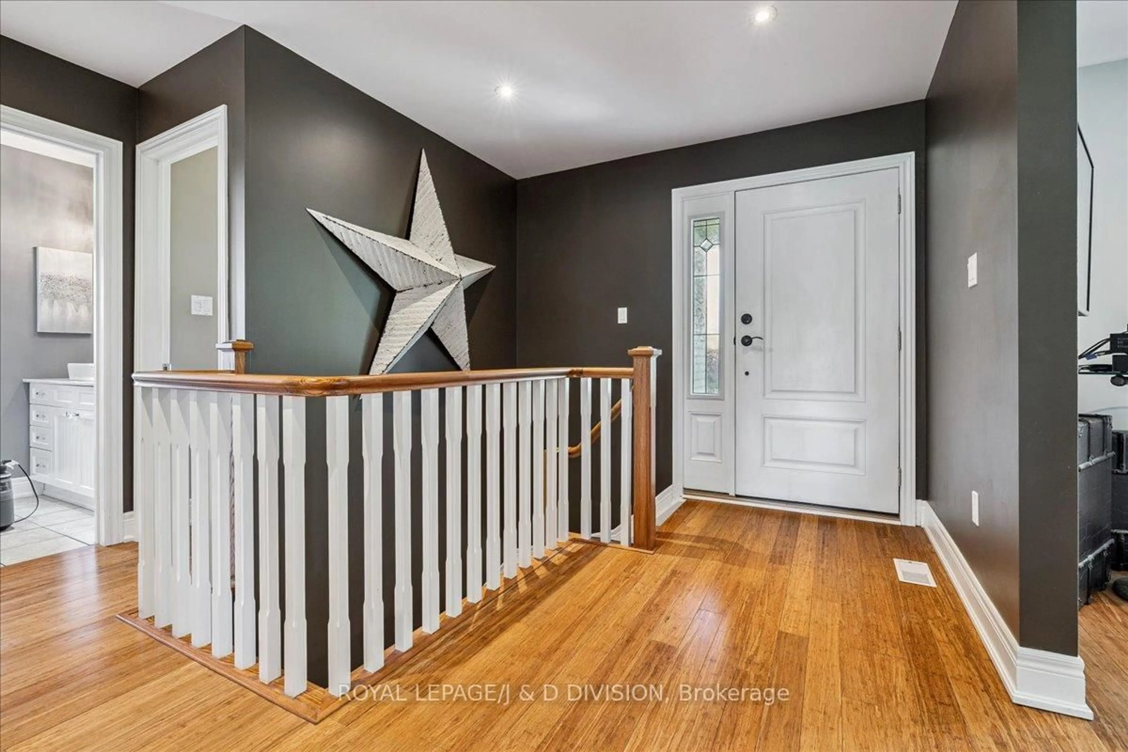 Indoor entryway for 4402 Tremaine Rd, Milton Ontario L9T 2Y1