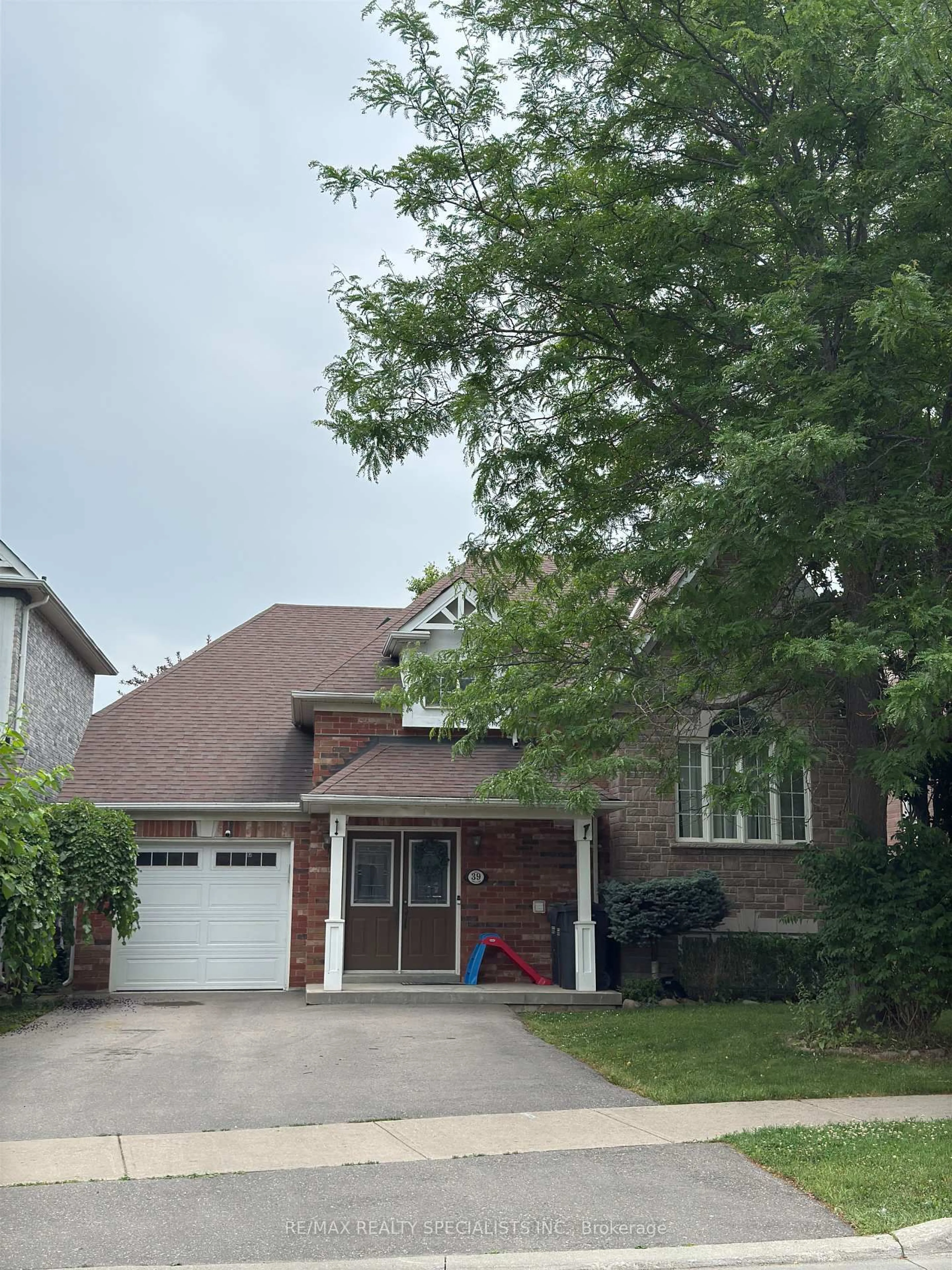 Home with brick exterior material, street for 39 Treeline Blvd, Brampton Ontario L6P 1E4