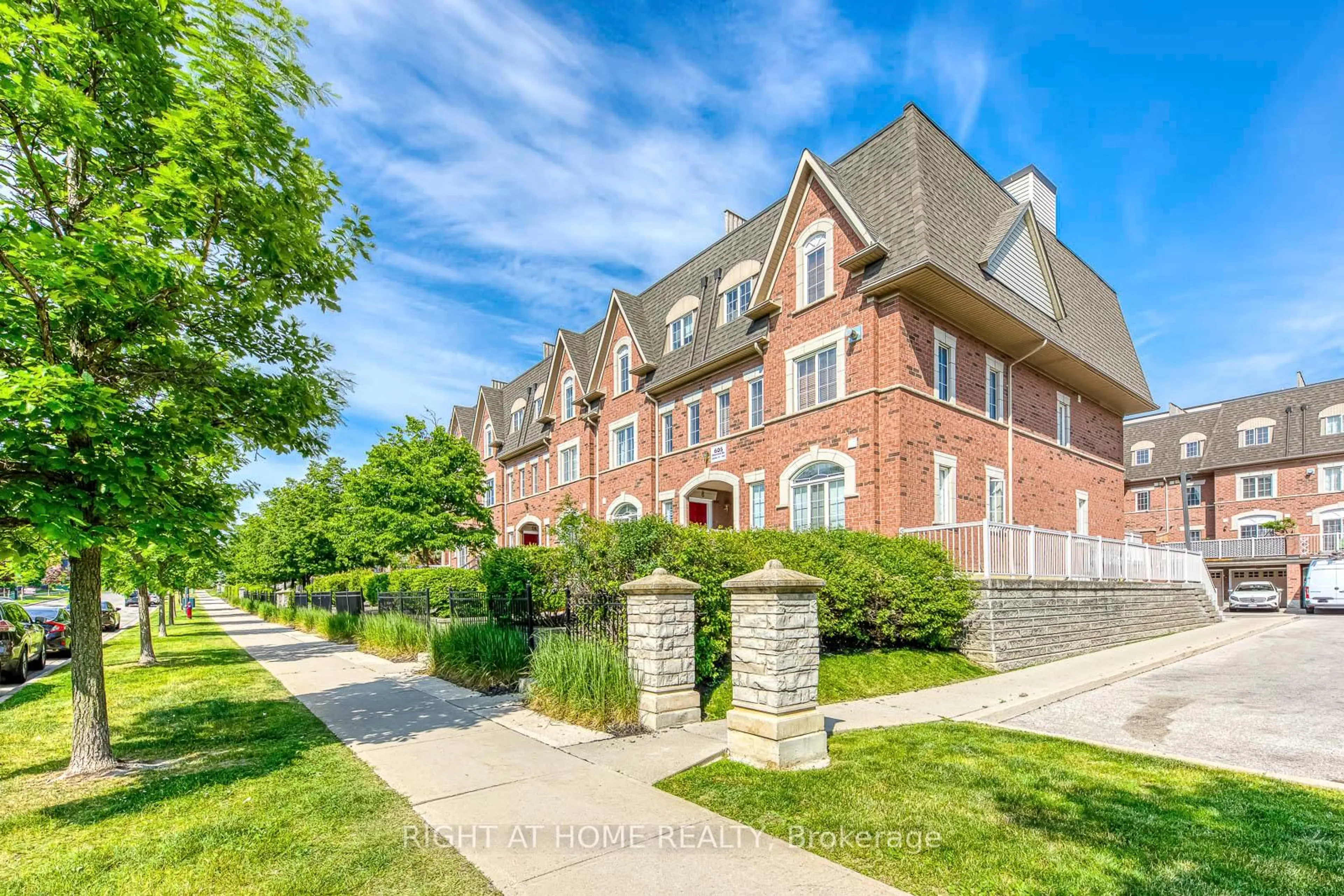 Home with brick exterior material, street for 605 Shoreline Dr #8, Mississauga Ontario L5B 4K3