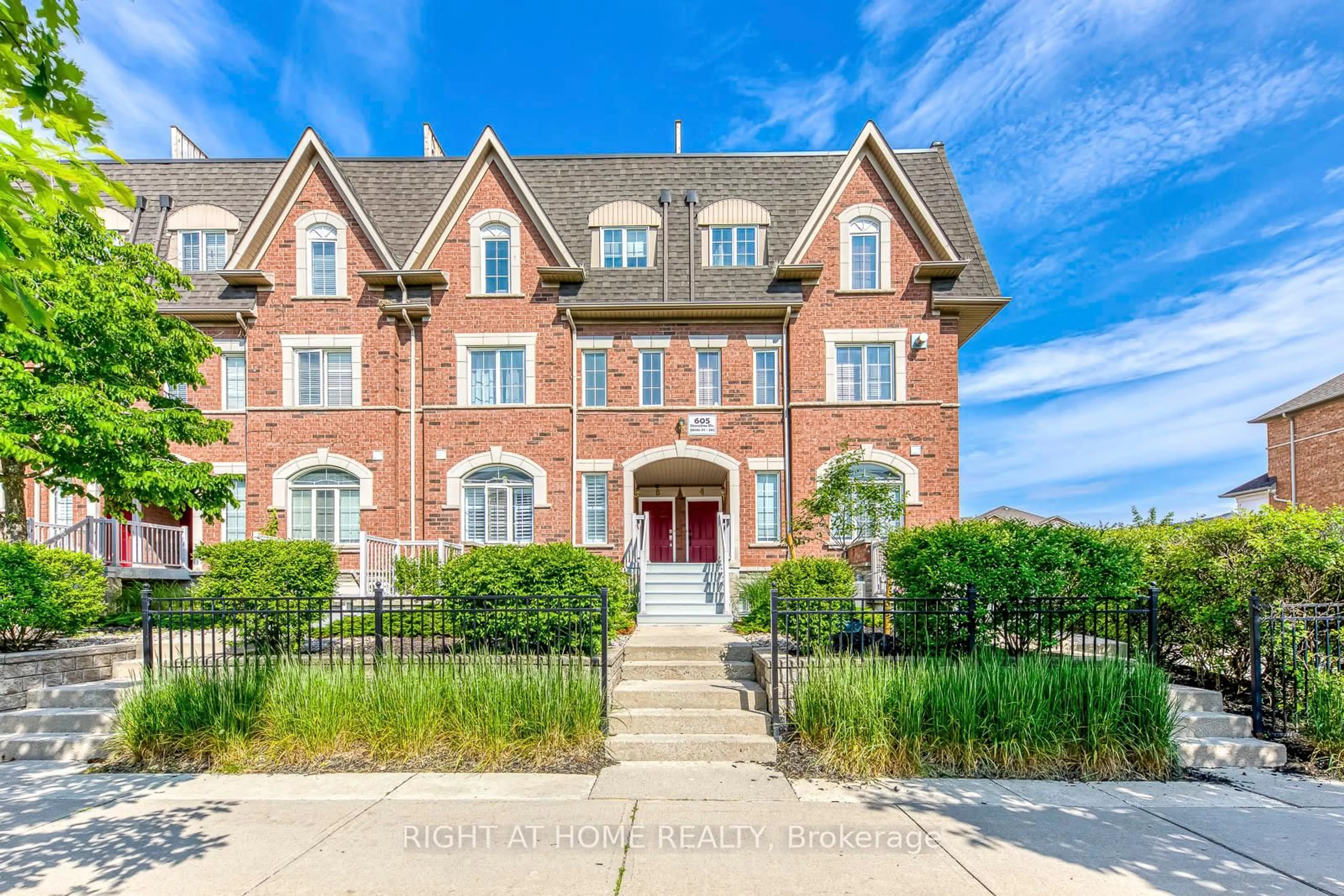 Home with brick exterior material, unknown for 605 Shoreline Dr #8, Mississauga Ontario L5B 4K3