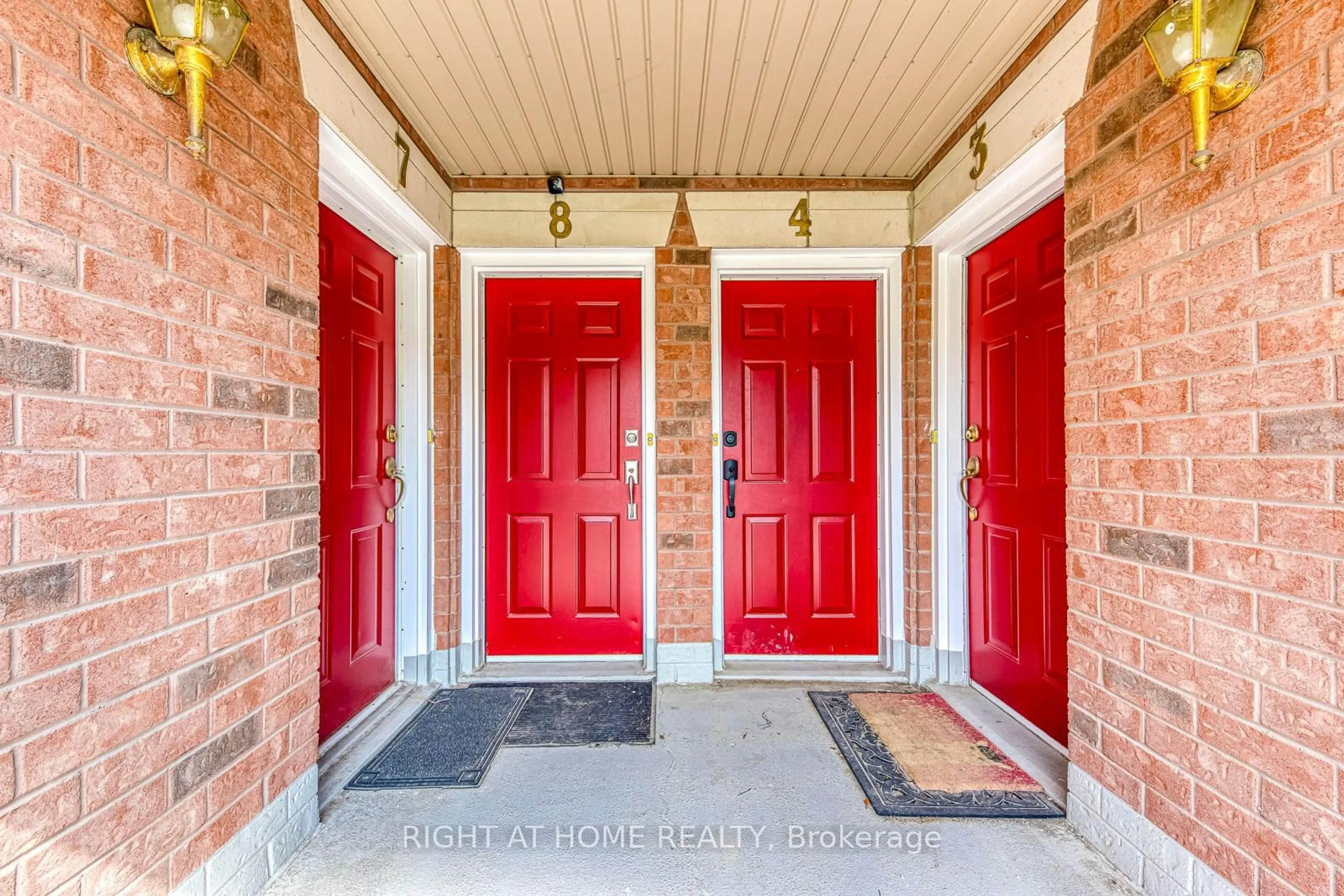 Indoor entryway for 605 Shoreline Dr #8, Mississauga Ontario L5B 4K3