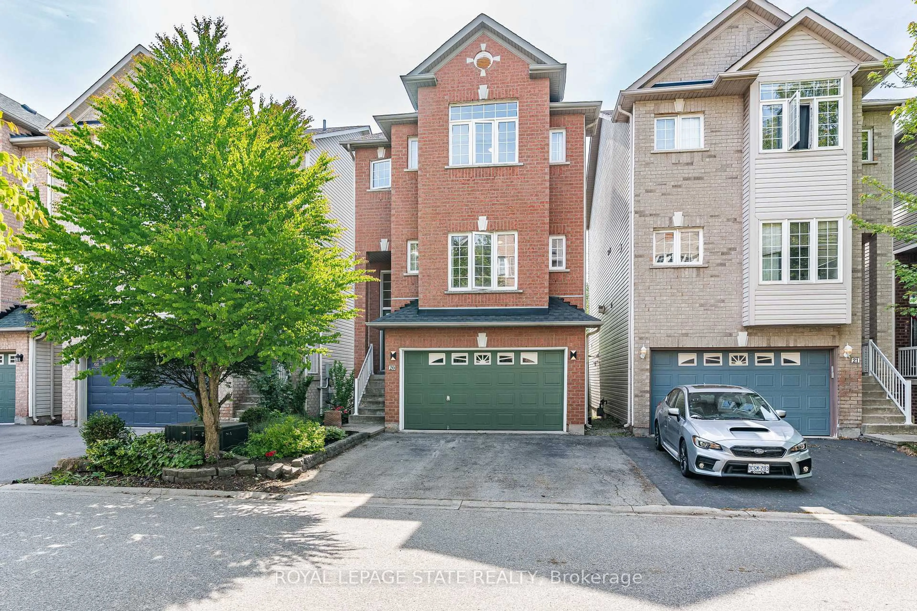 A pic from outside/outdoor area/front of a property/back of a property/a pic from drone, street for 5090 Fairview St #20, Burlington Ontario L7L 7H5