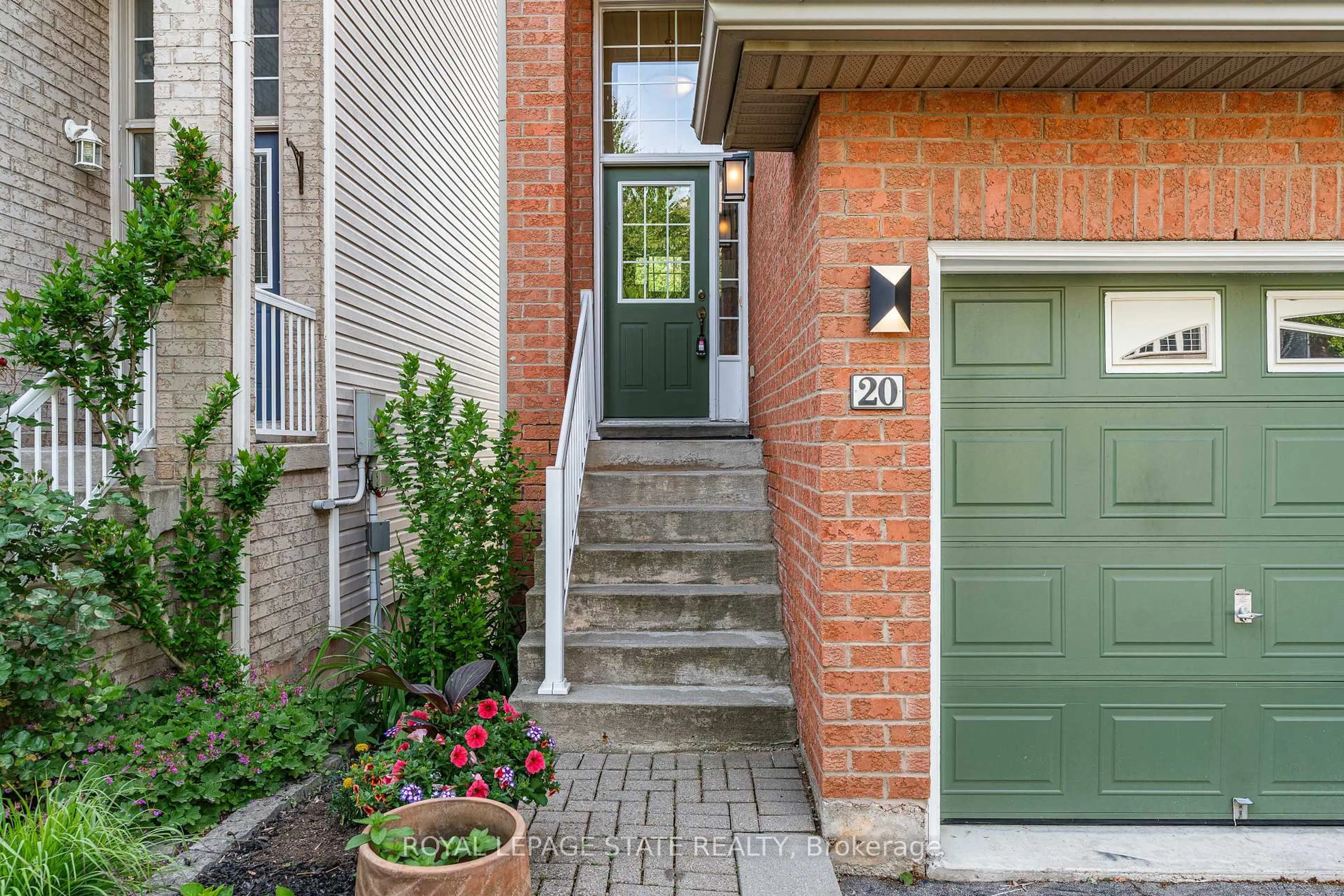 Home with brick exterior material, street for 5090 Fairview St #20, Burlington Ontario L7L 7H5