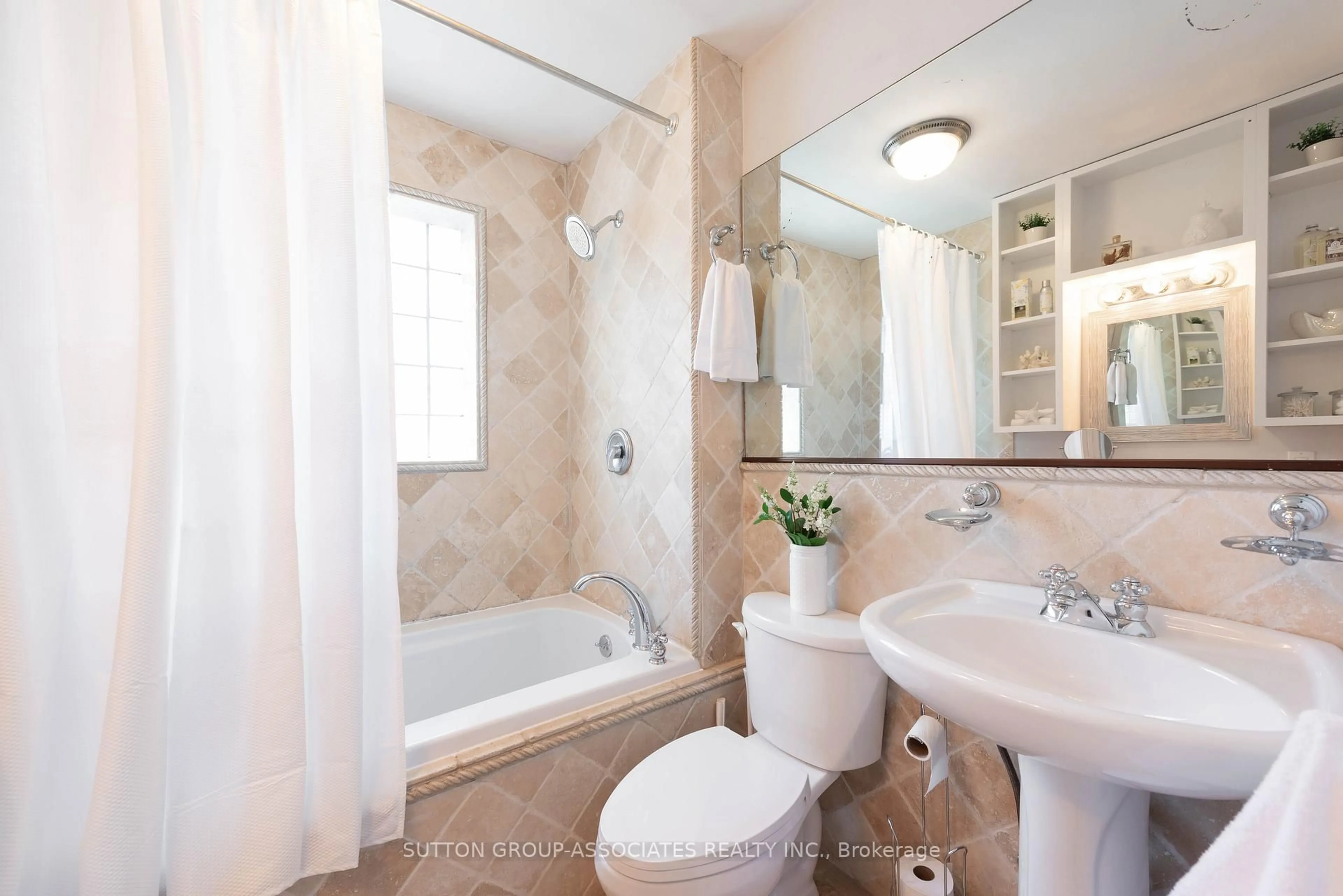 Standard bathroom, ceramic/tile floor for 70 Goodwood Ave, Toronto Ontario M6E 1J3