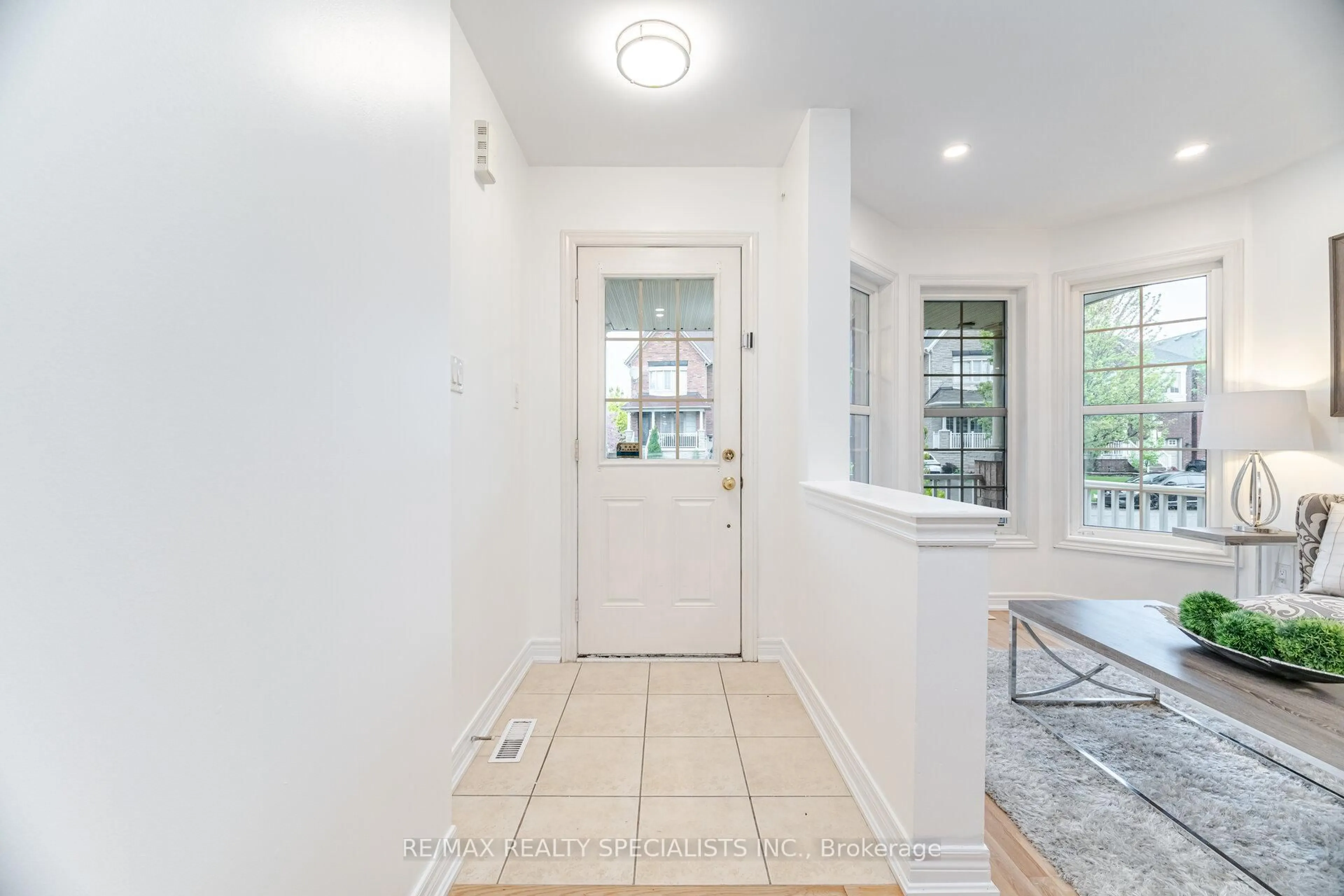 Indoor entryway for 238 Giddings Cres, Milton Ontario L9T 7A7