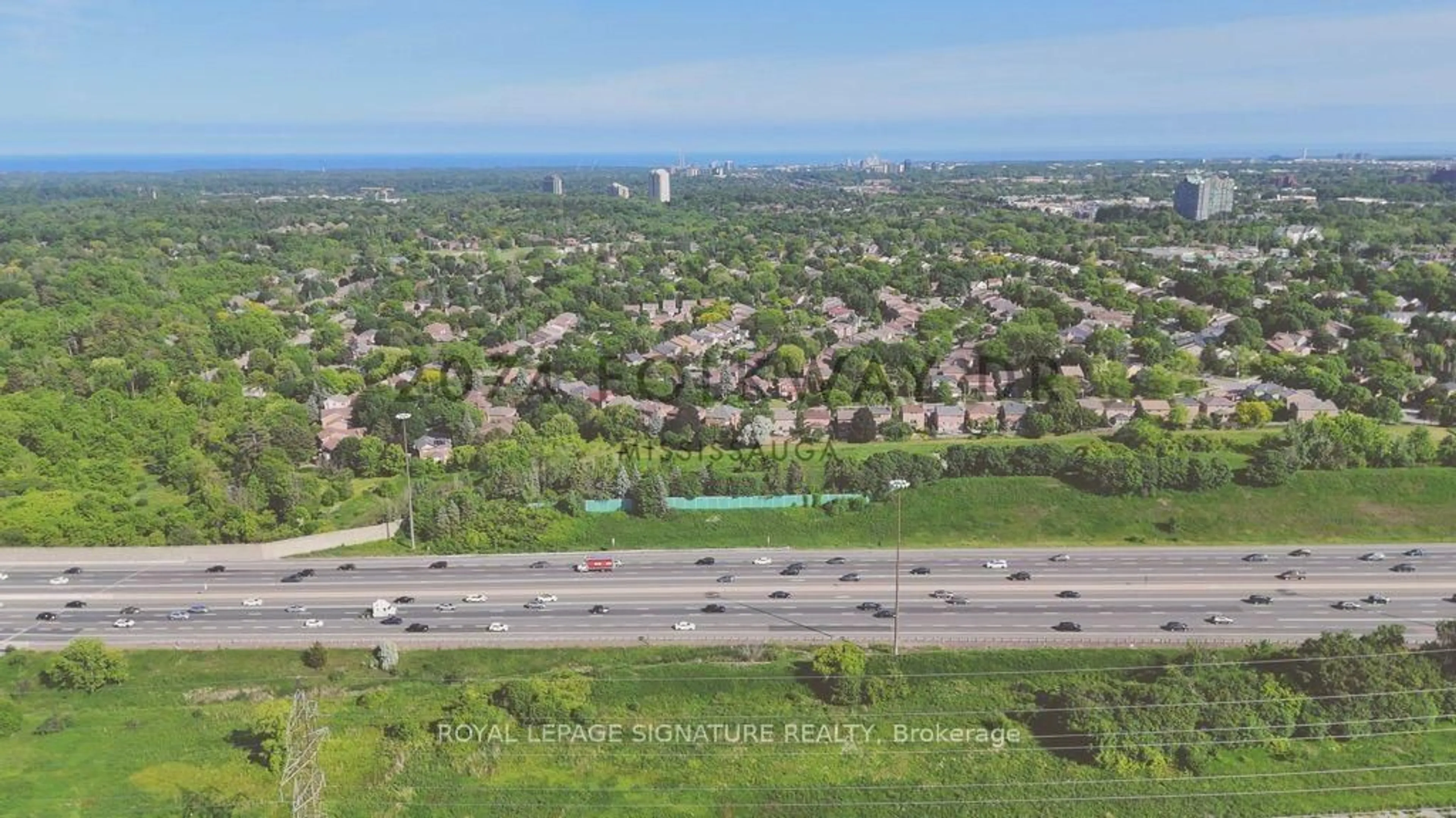 A pic from outside/outdoor area/front of a property/back of a property/a pic from drone, street for 2074 Folkway Dr, Mississauga Ontario L5L 3G3