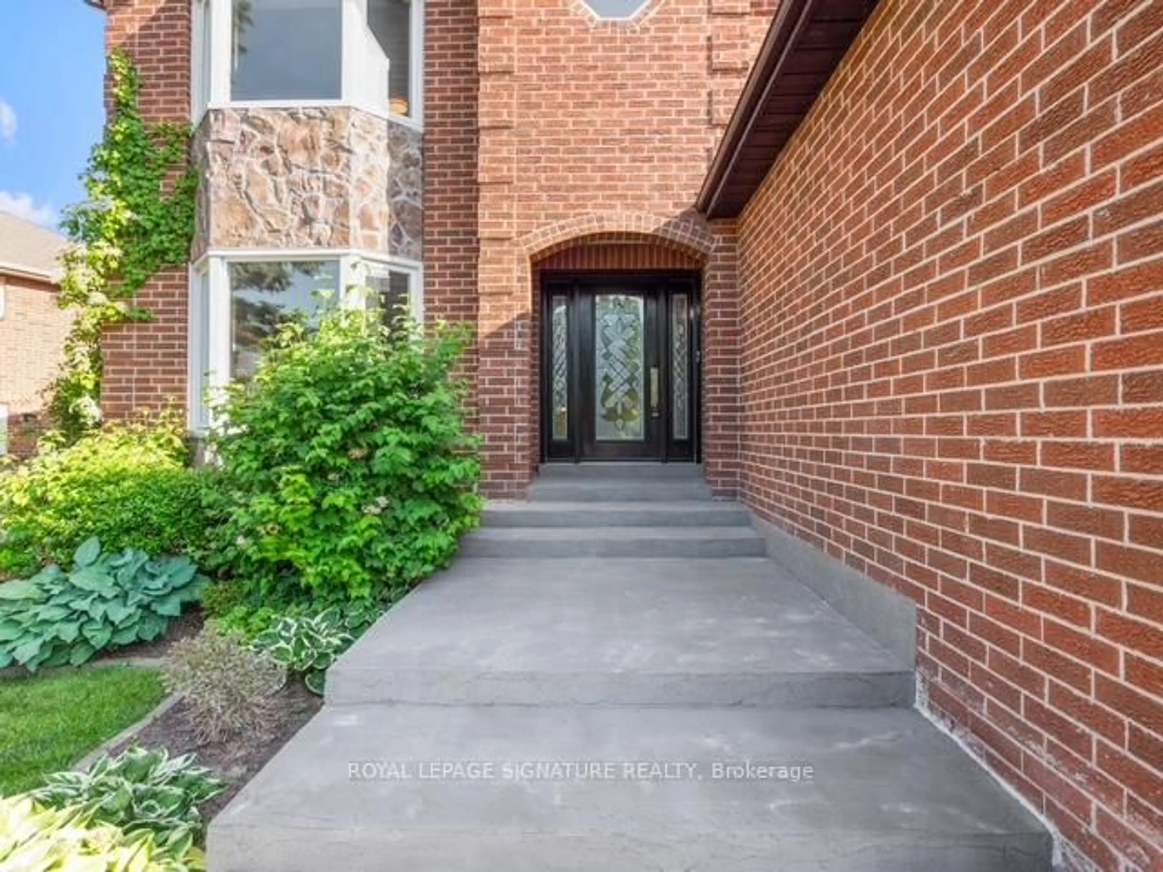 Unknown for 2074 Folkway Dr, Mississauga Ontario L5L 3G3