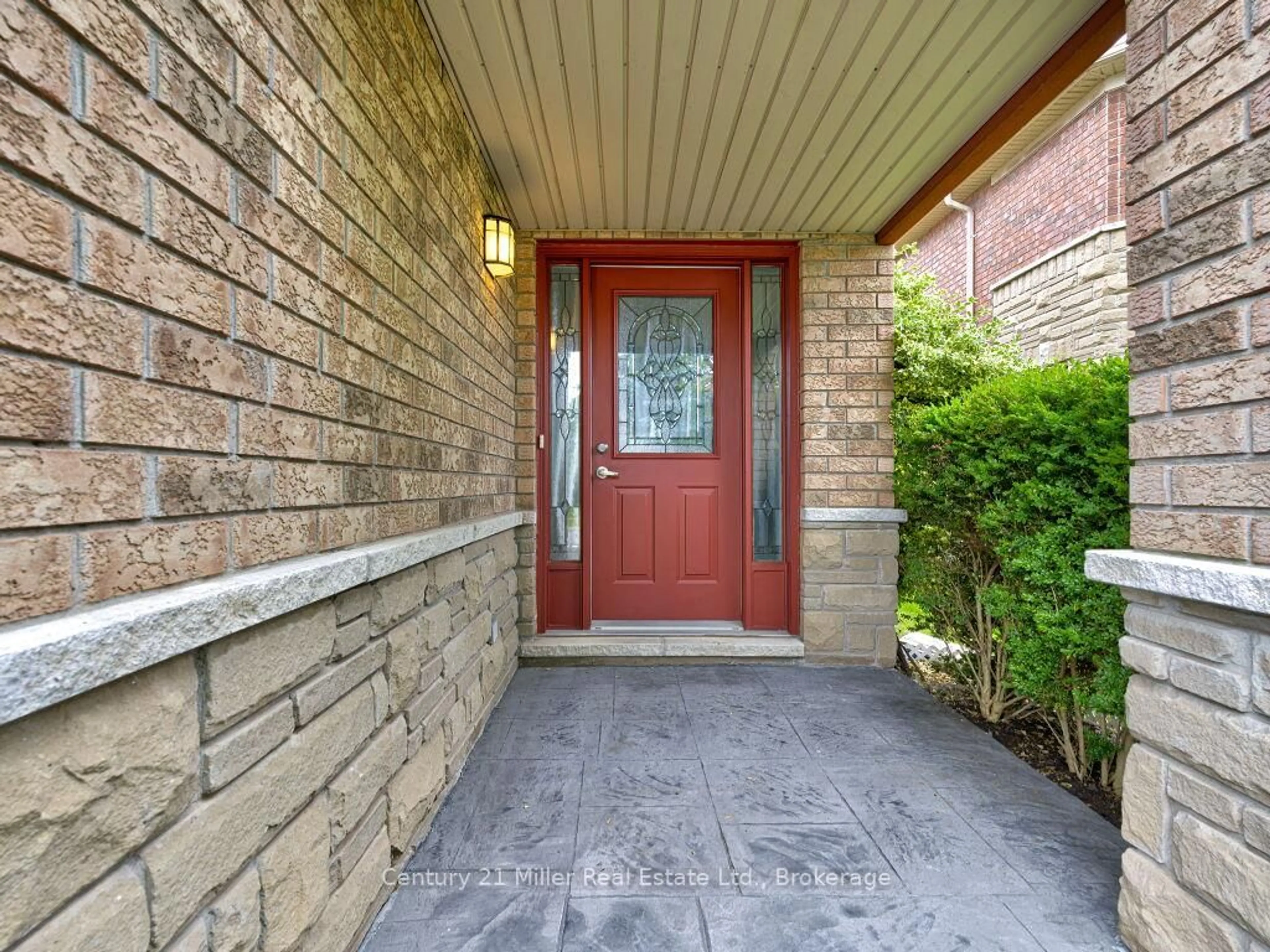 Indoor entryway for 2088 Redstone Cres, Oakville Ontario L6M 5B1