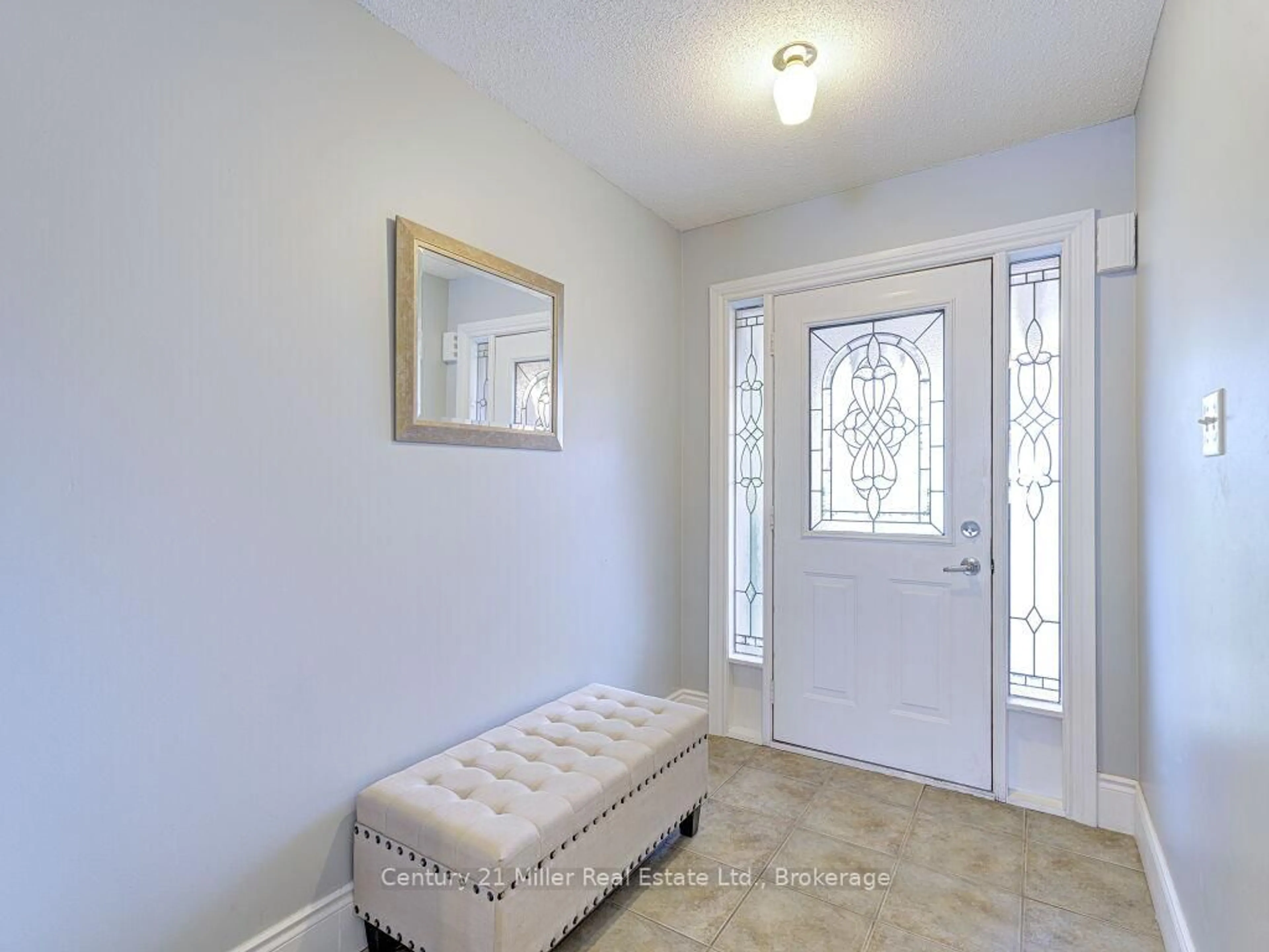 Indoor entryway for 2088 Redstone Cres, Oakville Ontario L6M 5B1