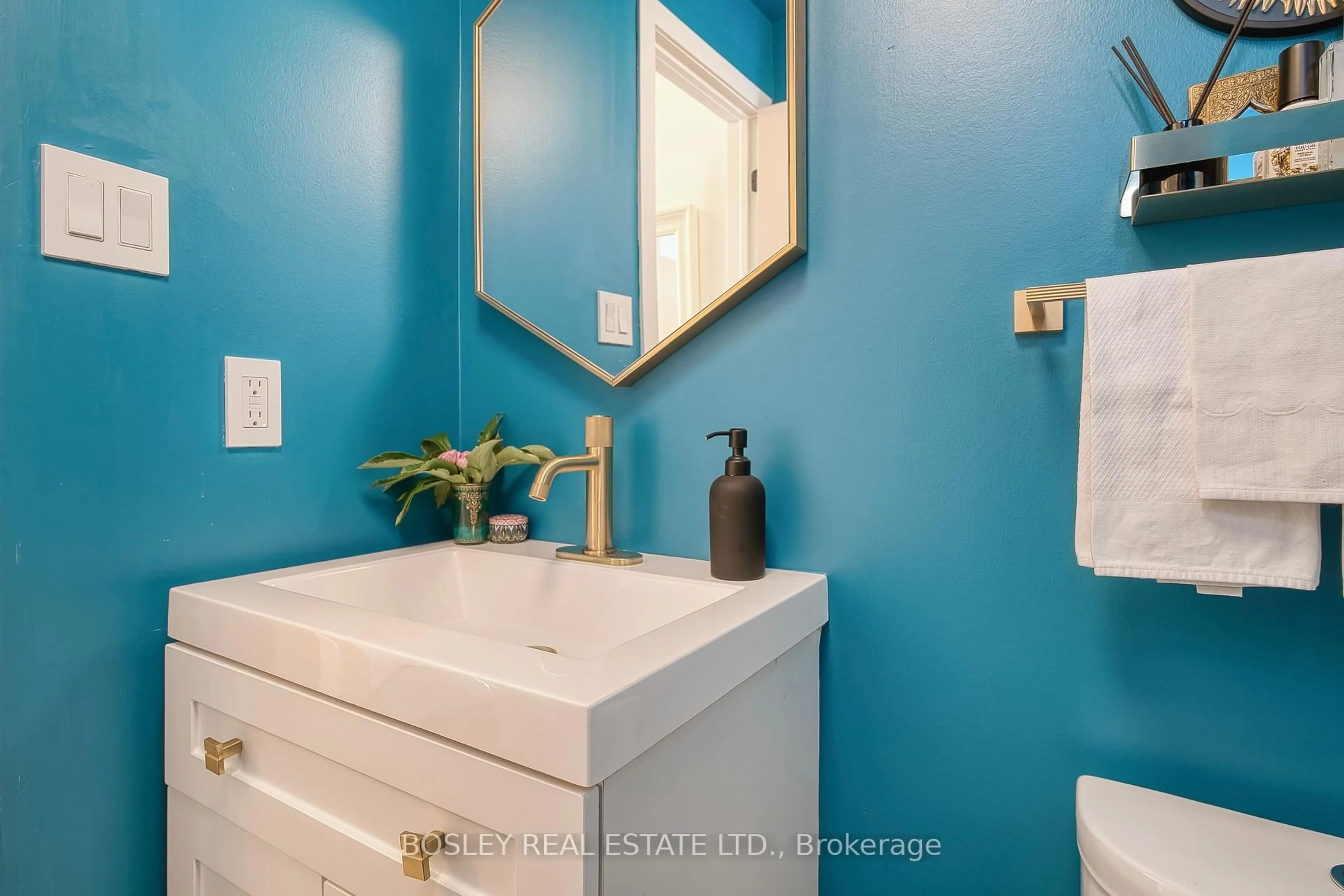 Contemporary bathroom, ceramic/tile floor for 11 Bluewater Crt, Toronto Ontario M8V 4A7