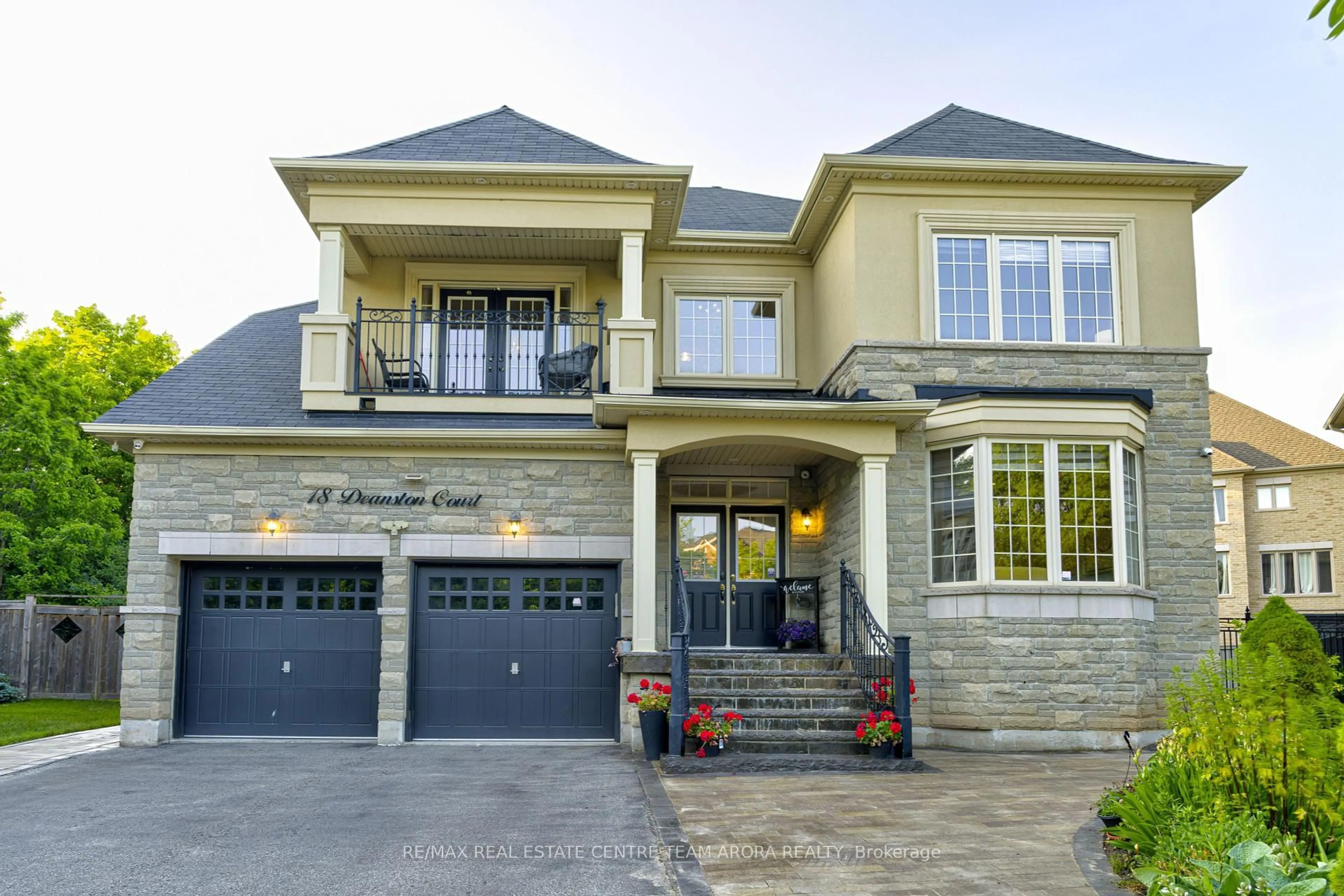 Home with brick exterior material, street for 18 Deanston Crt, Brampton Ontario L6X 2Z7