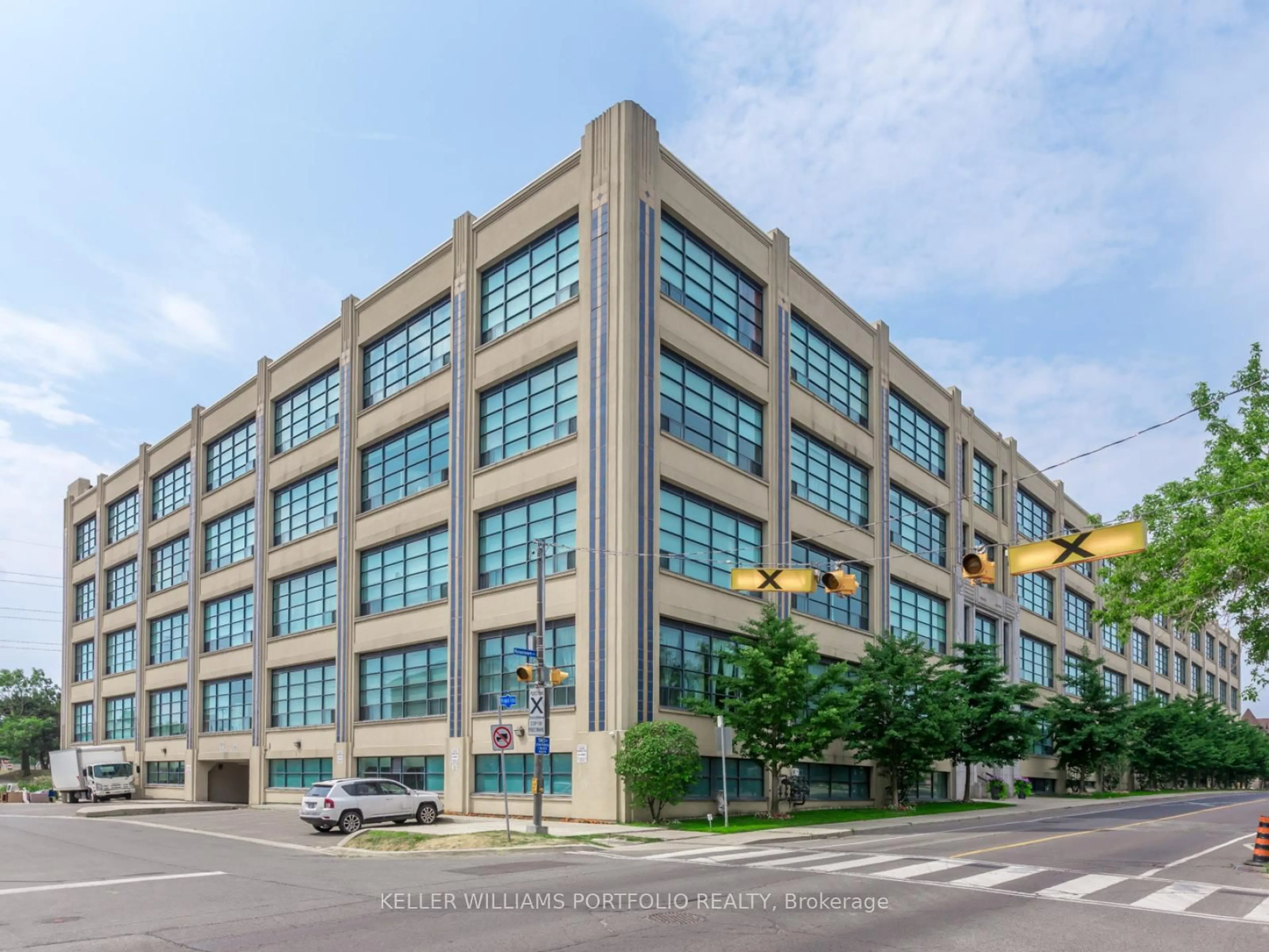 Unknown for 1001 Roselawn Ave #434, Toronto Ontario M6B 4M4