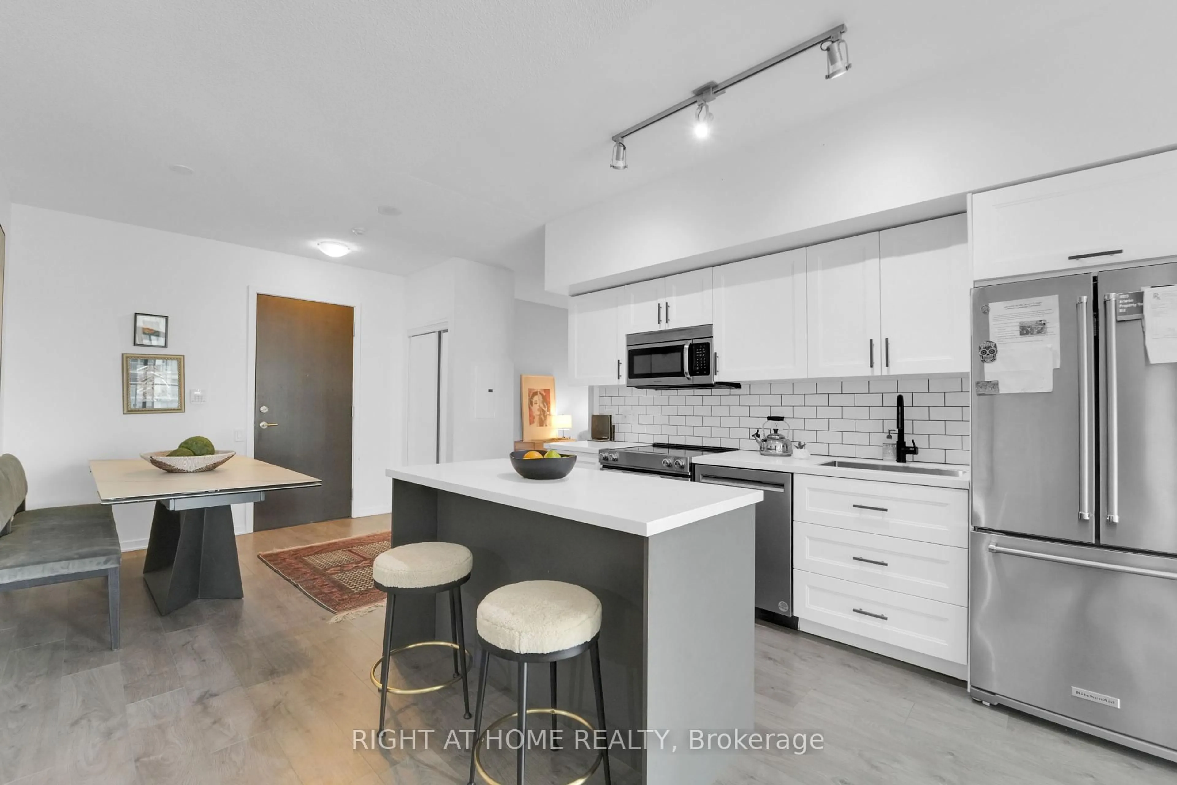 Open concept kitchen, unknown for 105 THE QUEENSWAY #1414, Toronto Ontario M6S 5B5