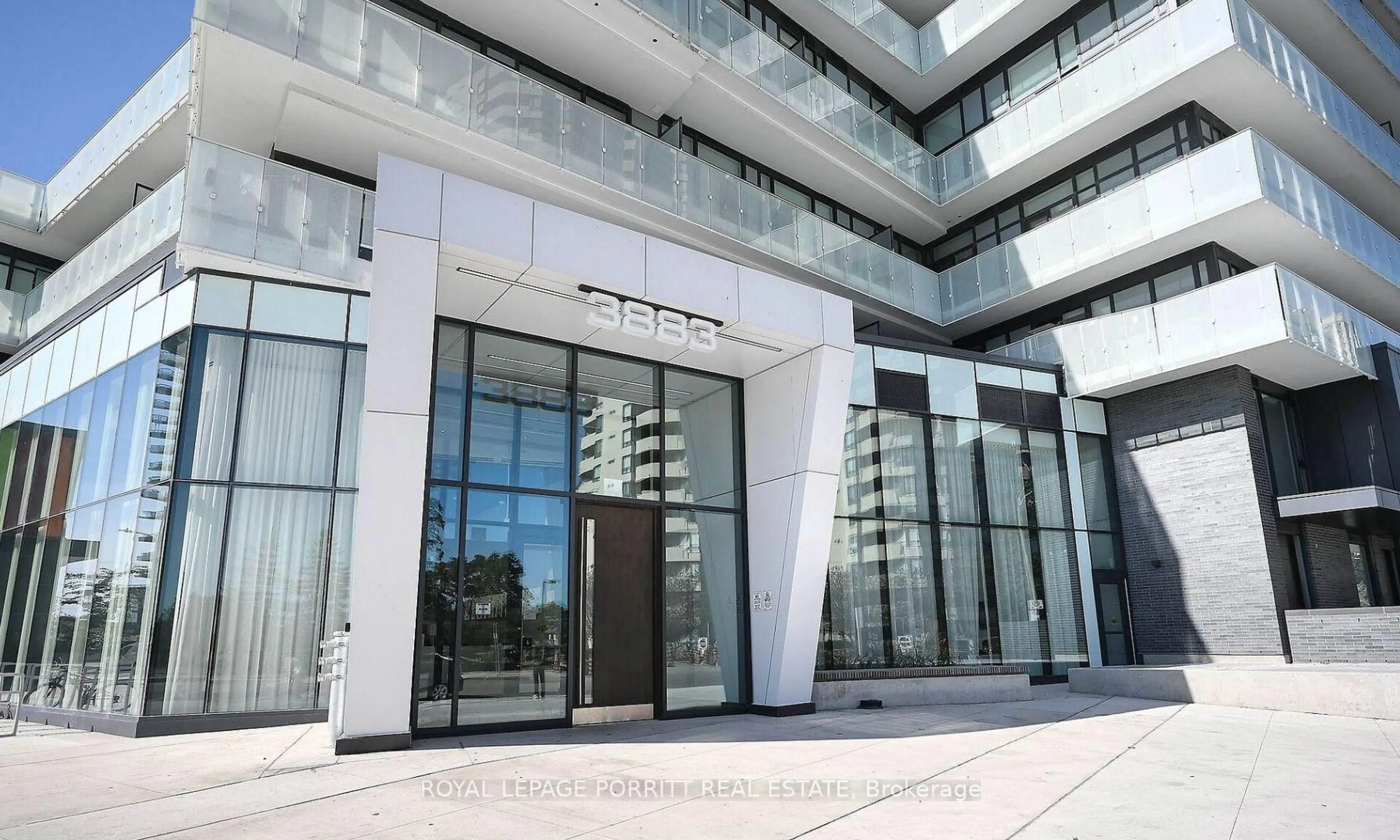 Indoor foyer for 3883 Quartz Rd #202, Mississauga Ontario L5B 0M4