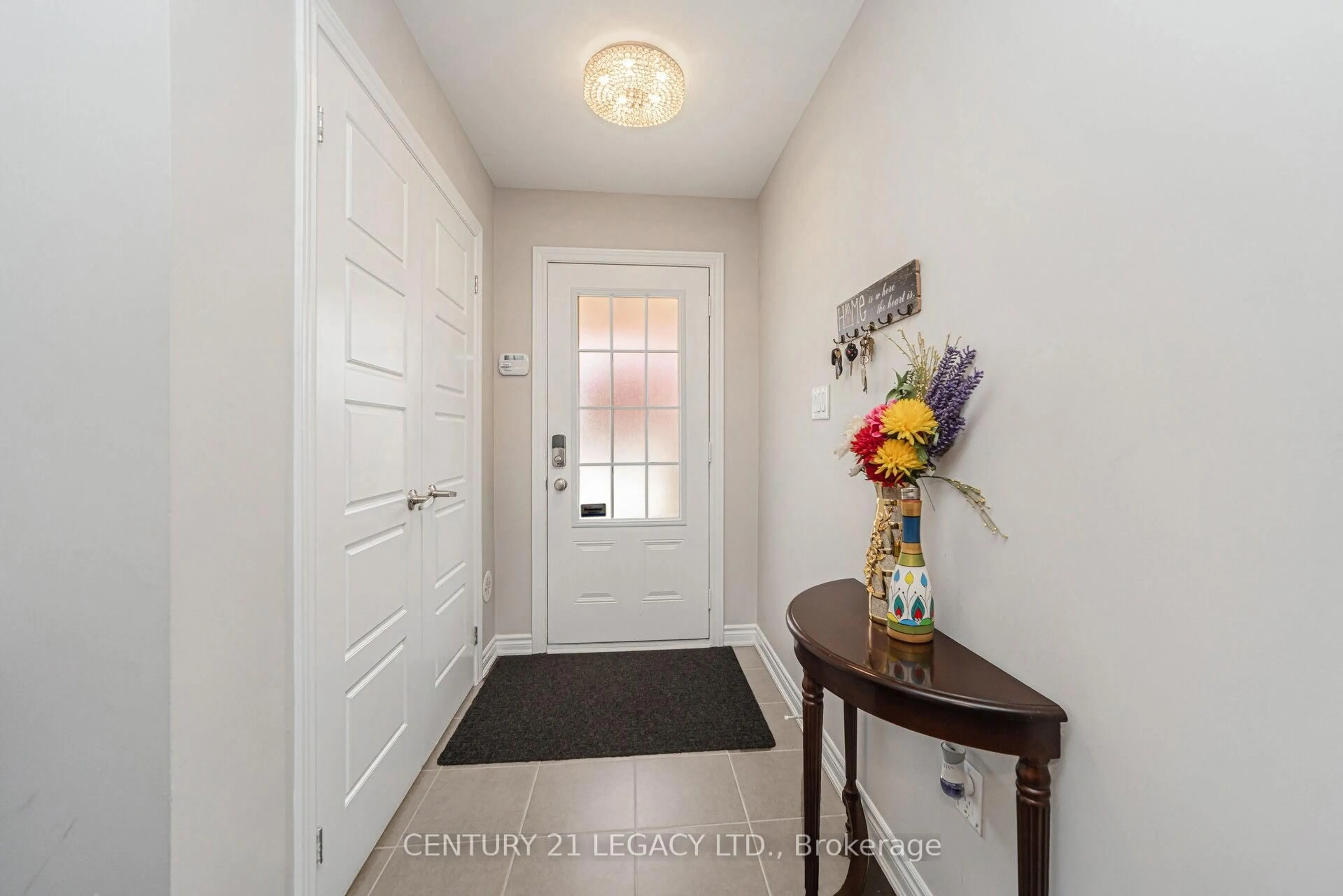 Indoor entryway for 40 Donomore Dr, Brampton Ontario L7A 0S7
